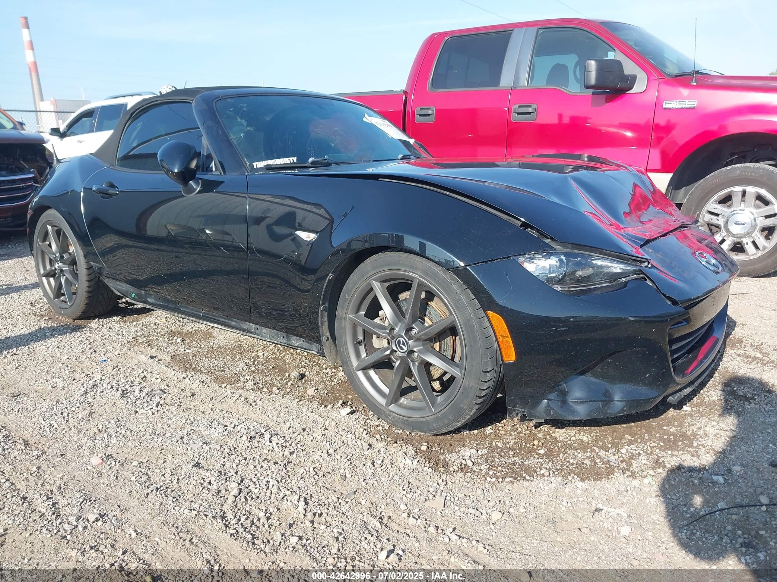 2016 Mazda MX-5 Miata Club, VIN JM1NDAC70G0102773 — Front end