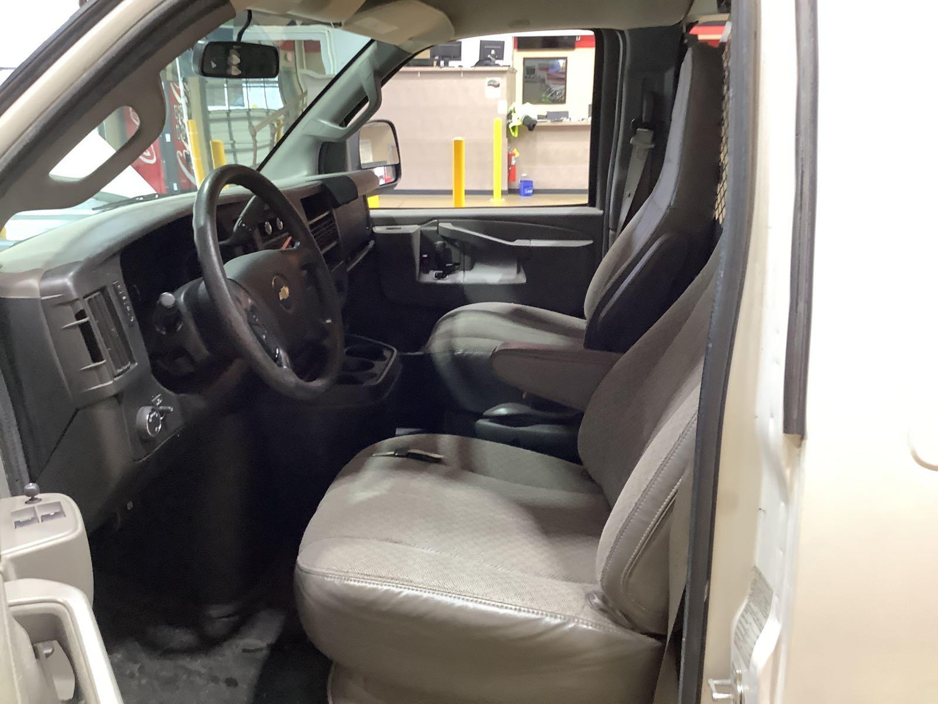 2016 Chevrolet Express G3500, VIN 1GCZGGFF6G1228810 — Normal wear