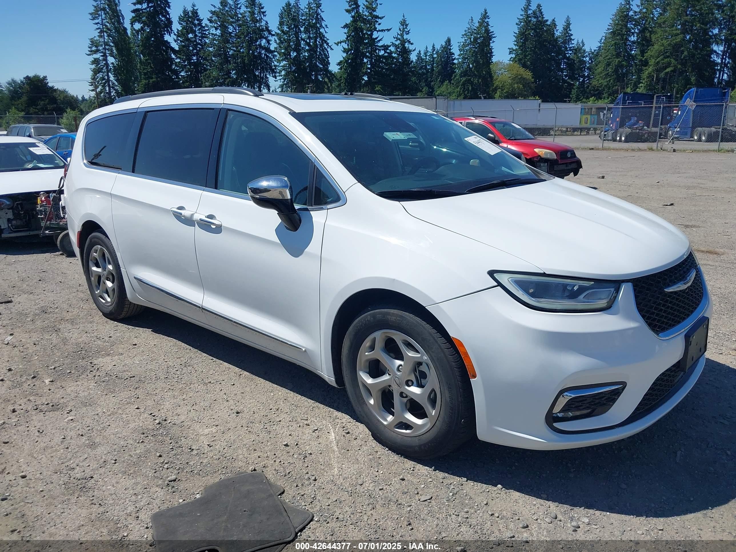 2023 Chrysler Pacifica Limited, VIN 2C4RC1GG1PR524409 — Auction photo