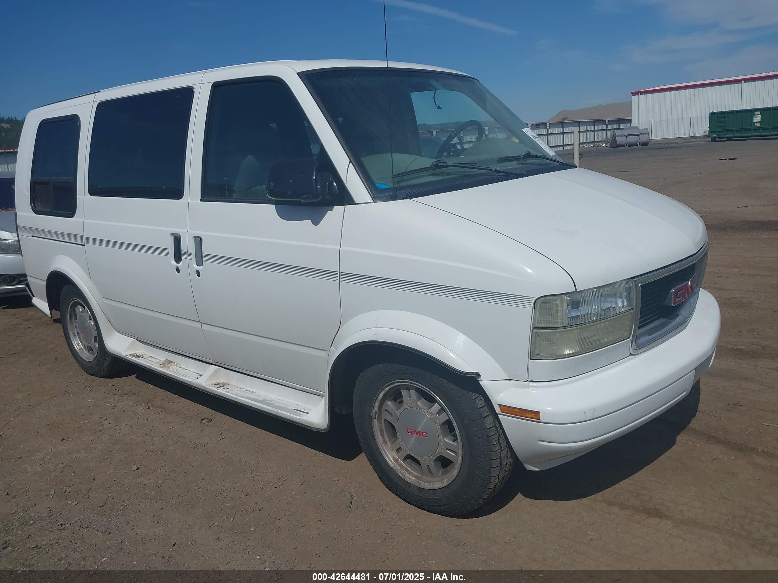 2004 GMC Safari, VIN 1GDEL19X64B507994 — Front end