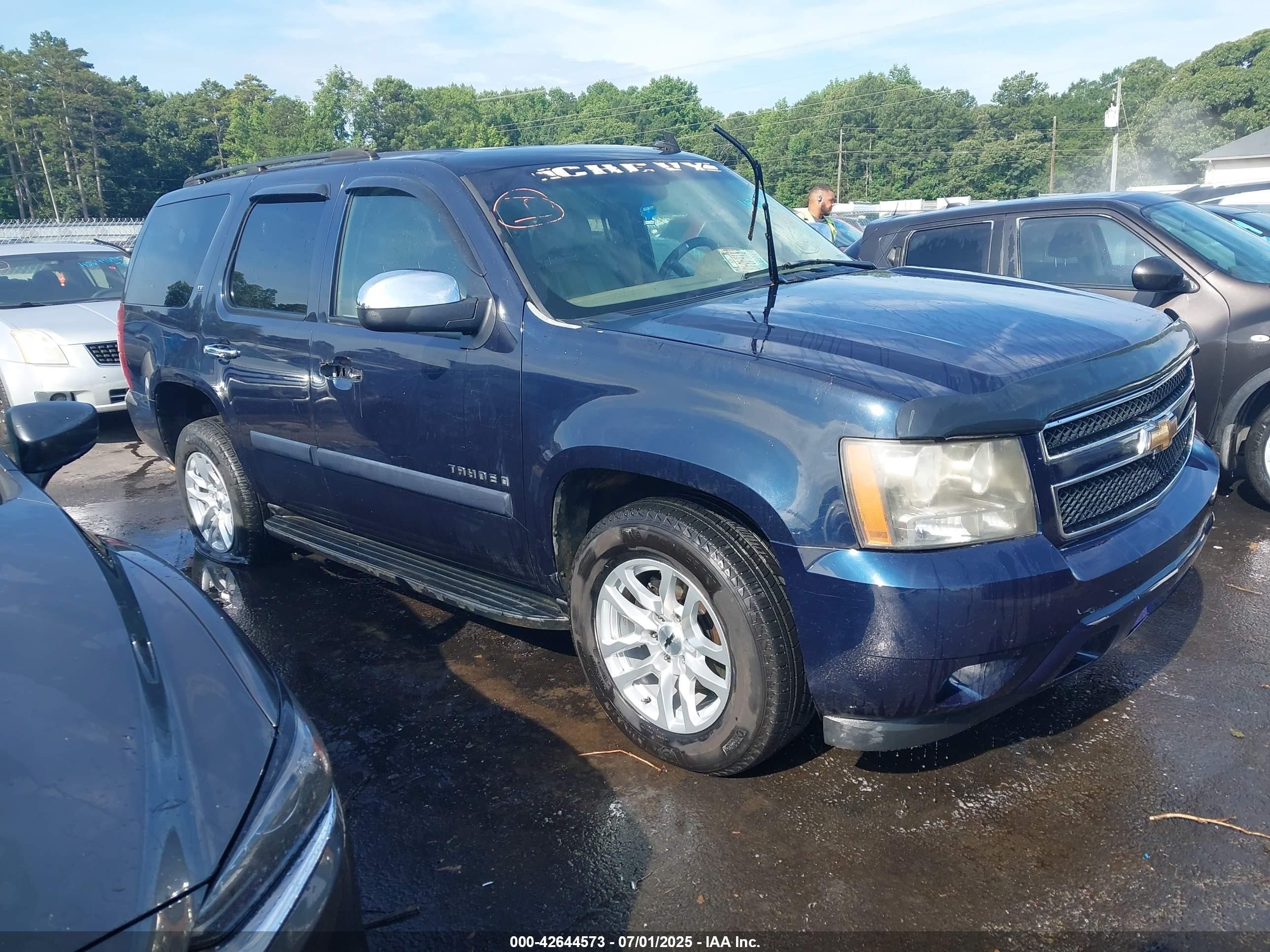 2007 Chevrolet Tahoe LT, VIN 1GNFC13097J231901 — Front end