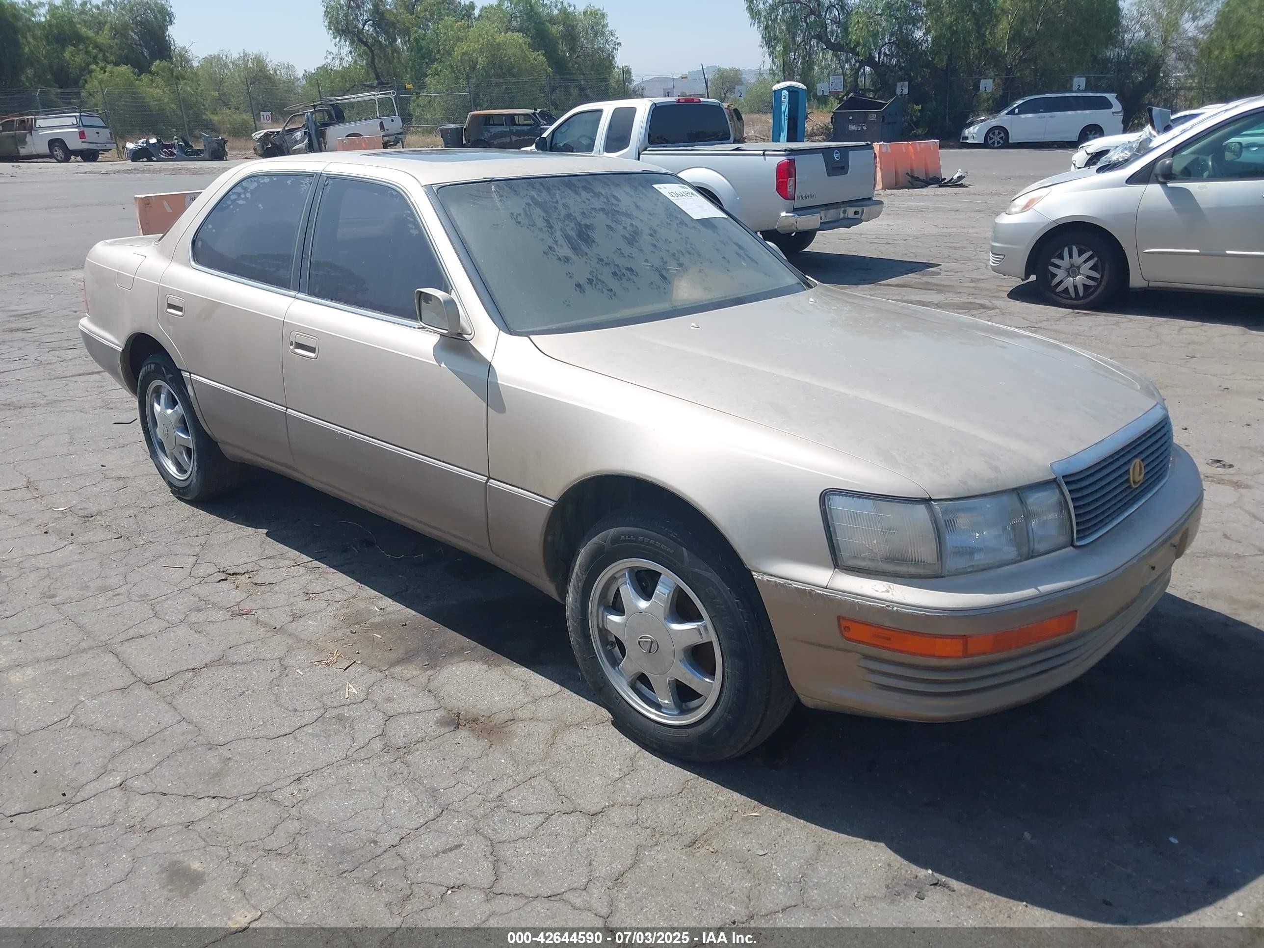 1993 Lexus LS 400, VIN JT8UF11E5P0167382 — Зад