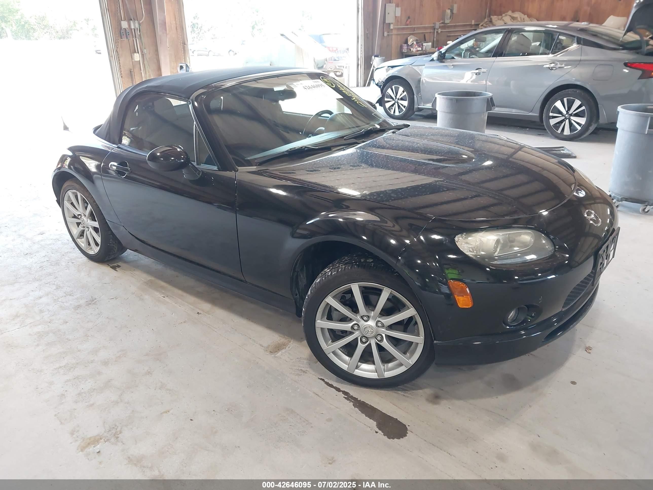 2006 Mazda MX-5 Miata Touring, VIN JM1NC25F760110526 — Front end