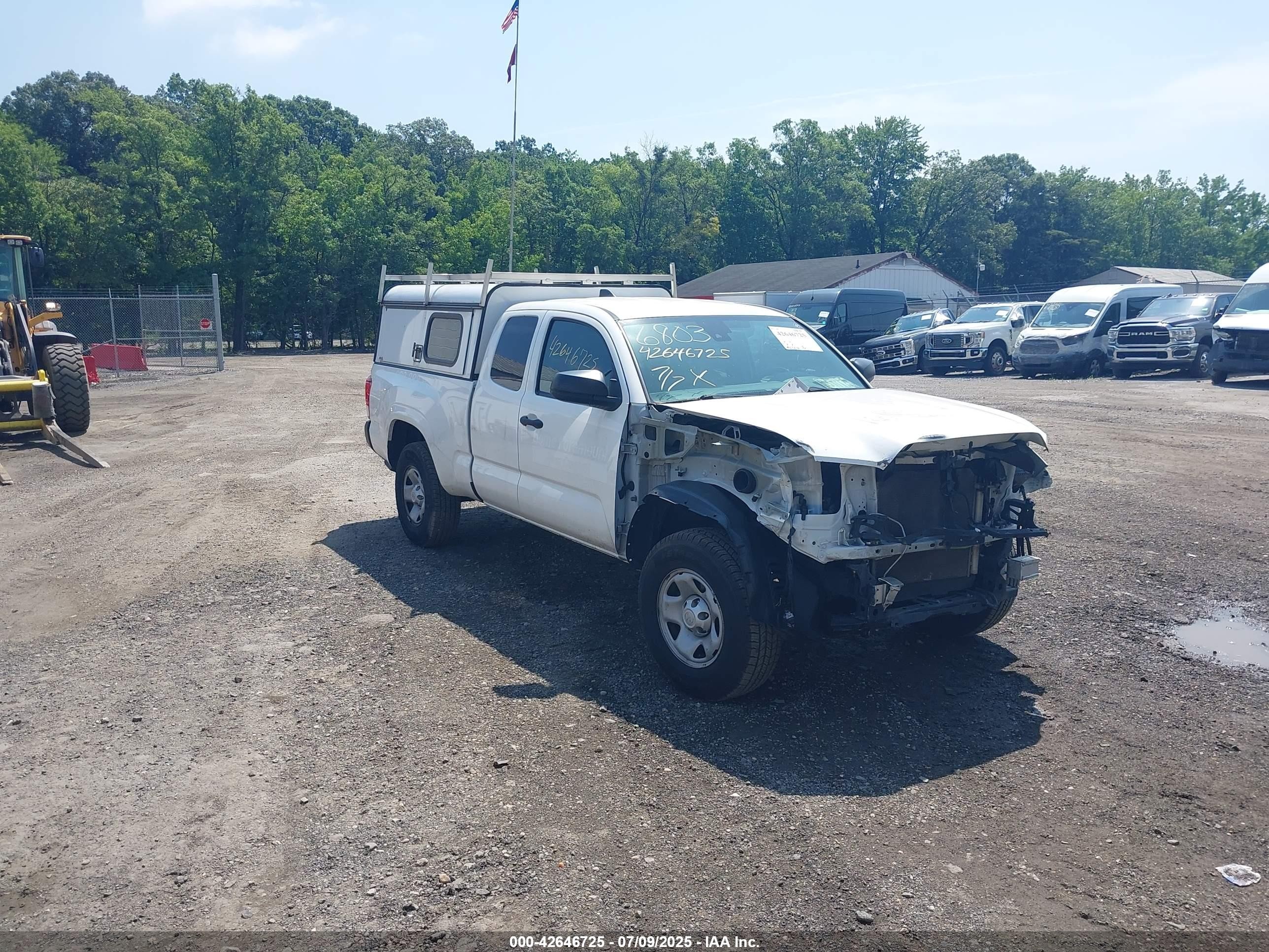 2020 Toyota Tacoma SR, VIN 5TFRX5GN9LX176803 — Front end