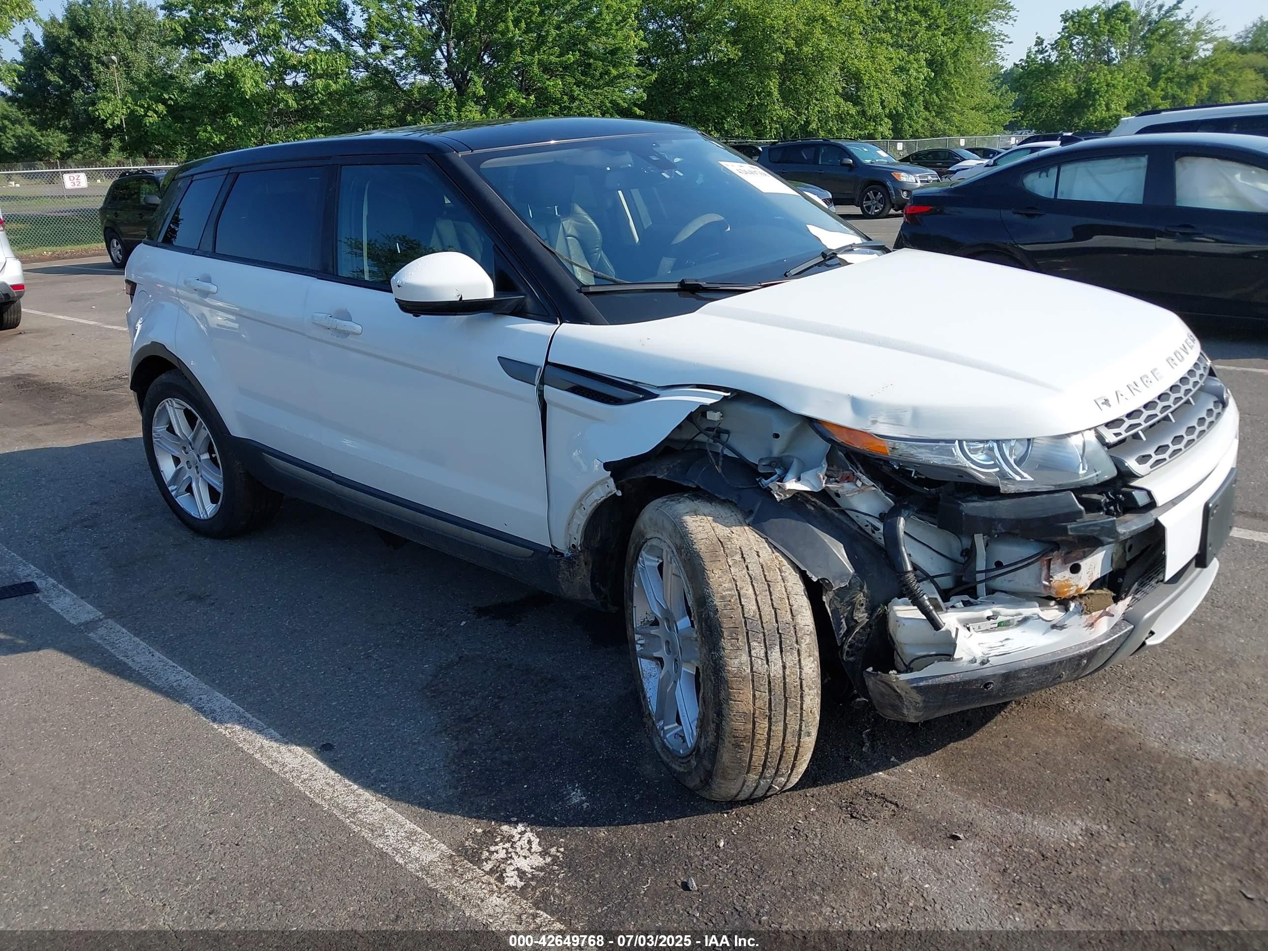 2015 Land Rover Range Rover Evoque Pure Plus, VIN SALVP2BG4FH044805 — Front end