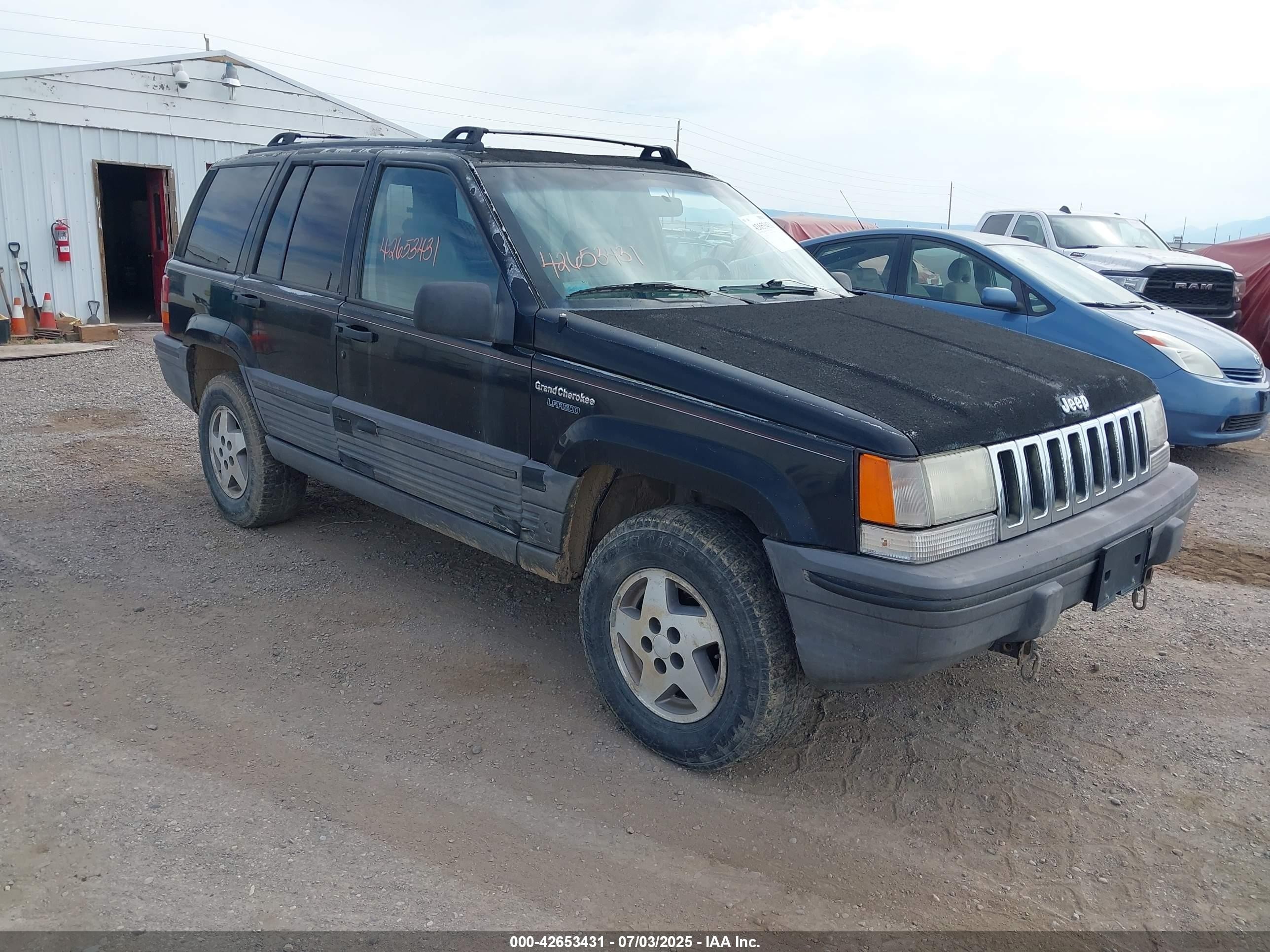 1995 Jeep Grand Cherokee Laredo, VIN 1J4GZ58SXSC605176 — Side