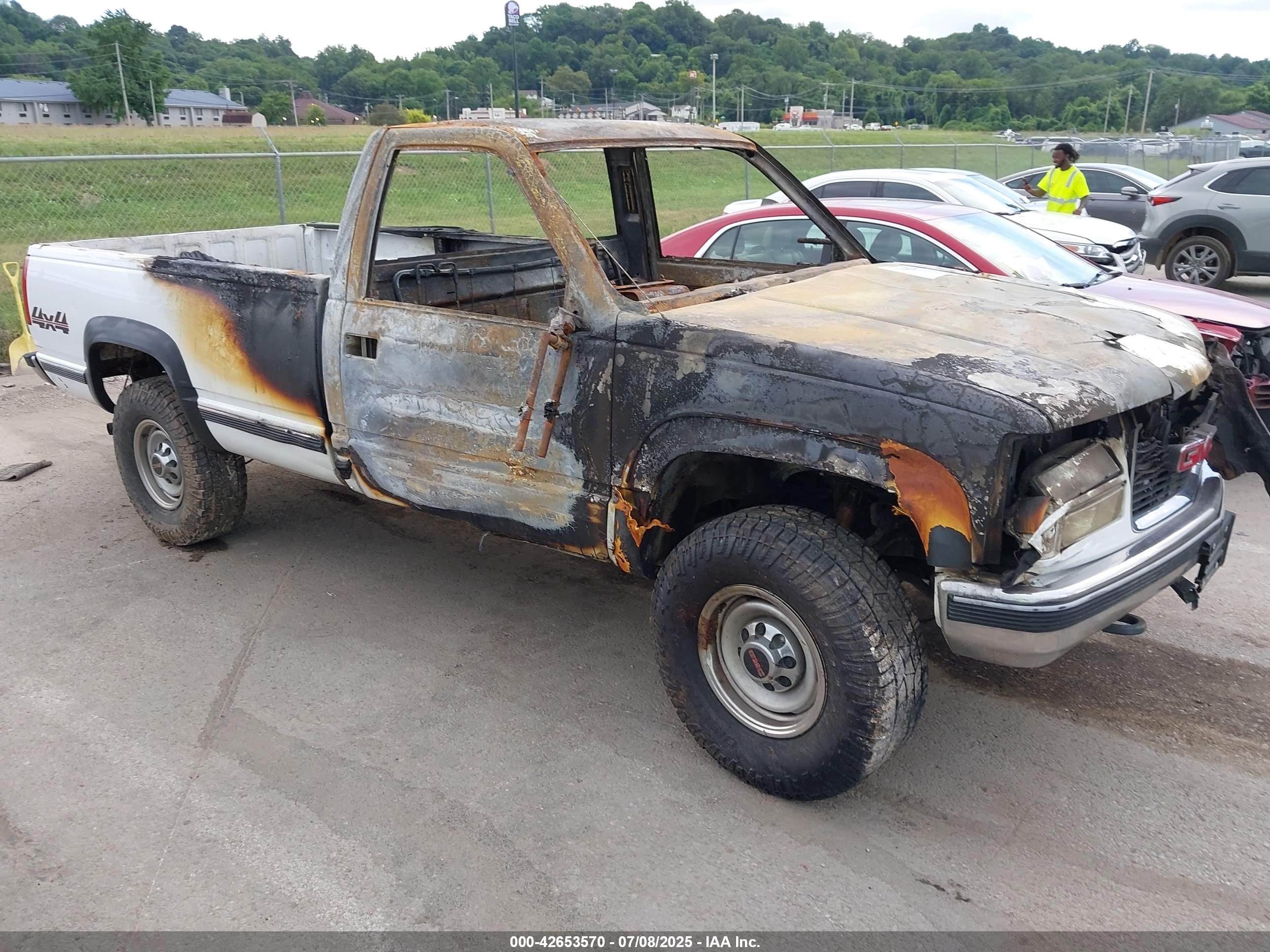 1998 GMC Sierra 2500, VIN 1GTGK24R9WZ533885 — Burn