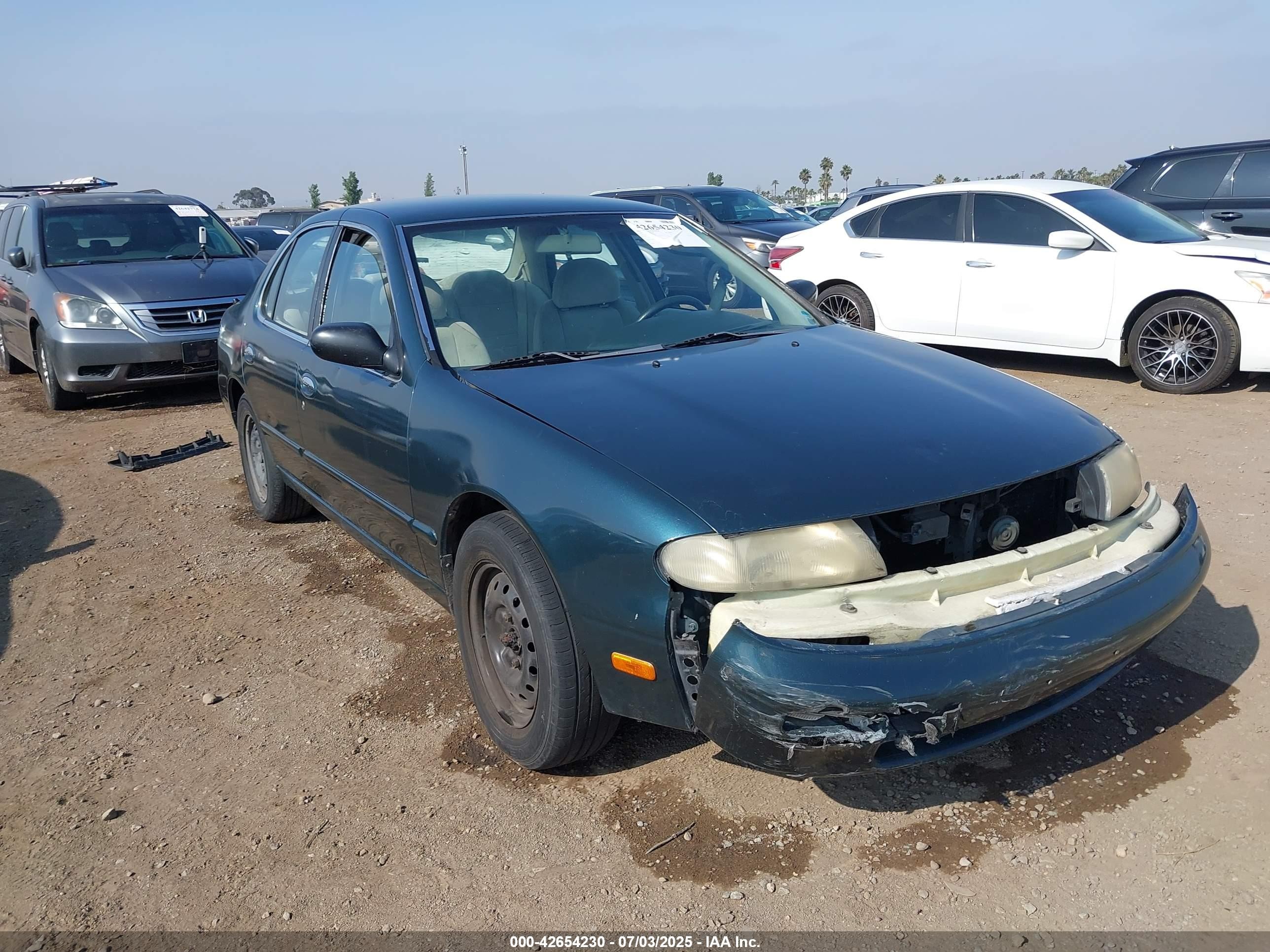 1993 Nissan Altima GLE, VIN 1N4BU31F1PC156595 — Front end