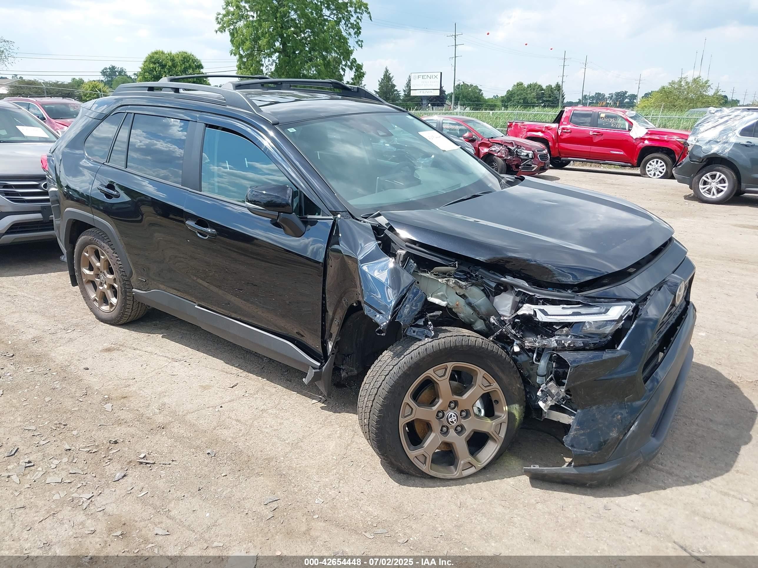 2025 Toyota RAV4 Hybrid LE, VIN 2T3UWRFV6SW282084 — Auction photo 1 of 19