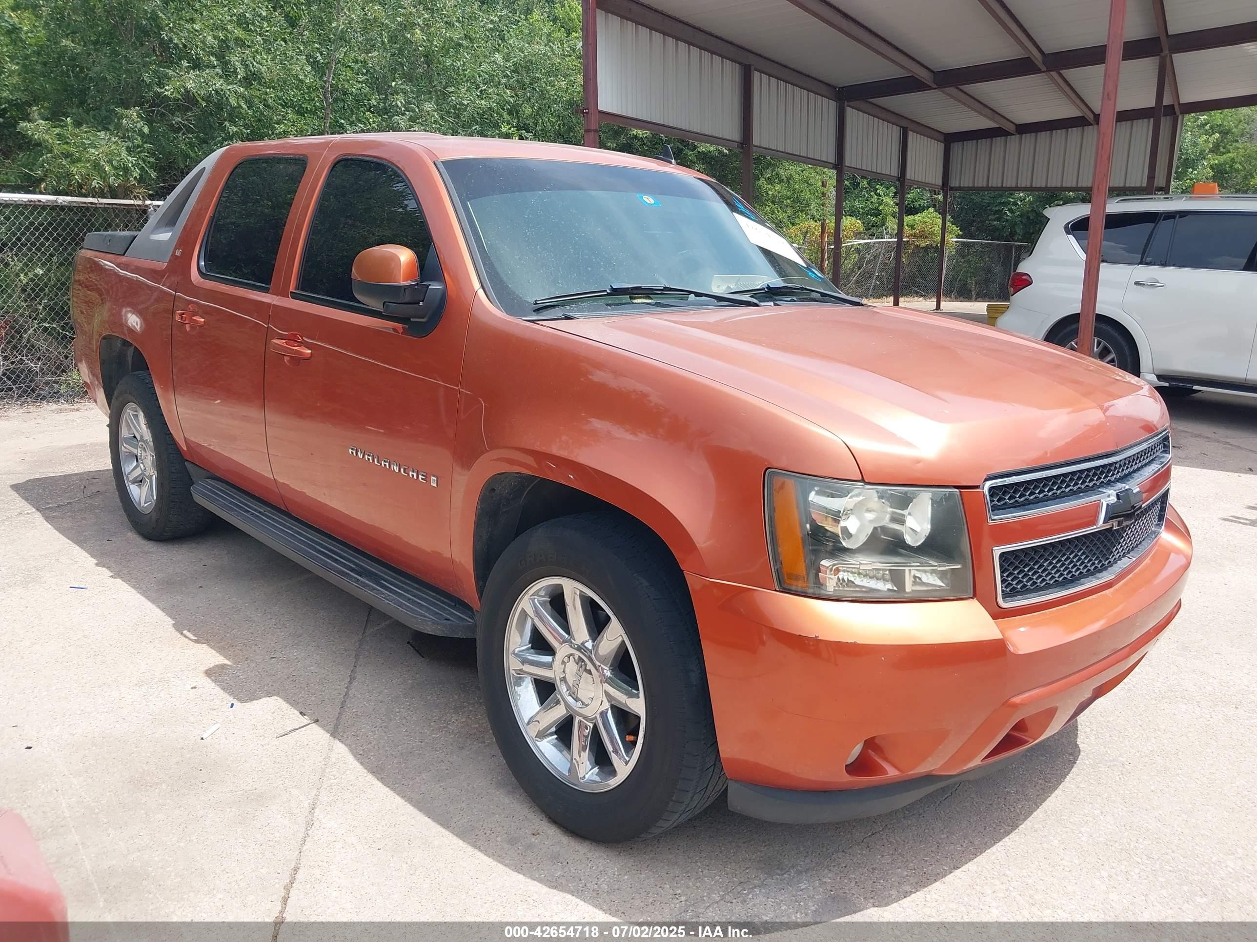 2007 Chevrolet Avalanche LTZ, VIN 3GNEC12037G156692 — Rear end