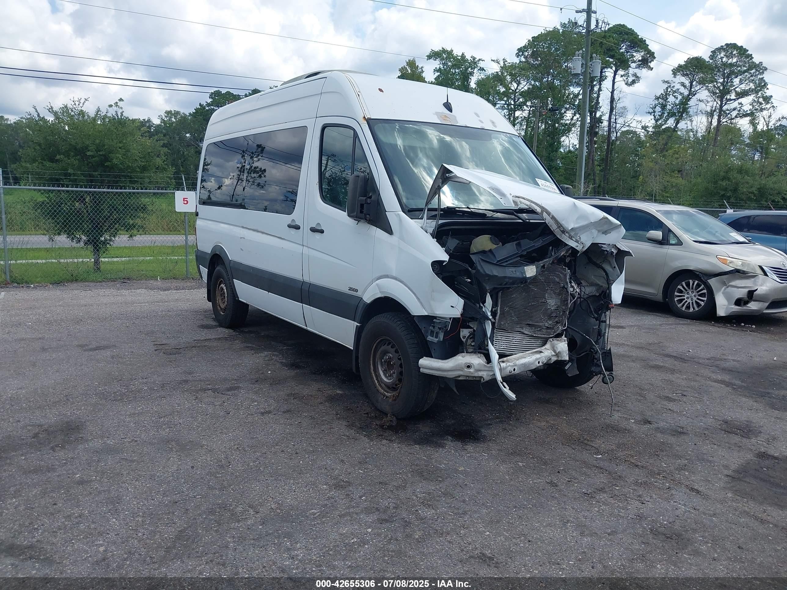 2007 Freightliner Sprinter, VIN WDRPE745375184295 — Перед