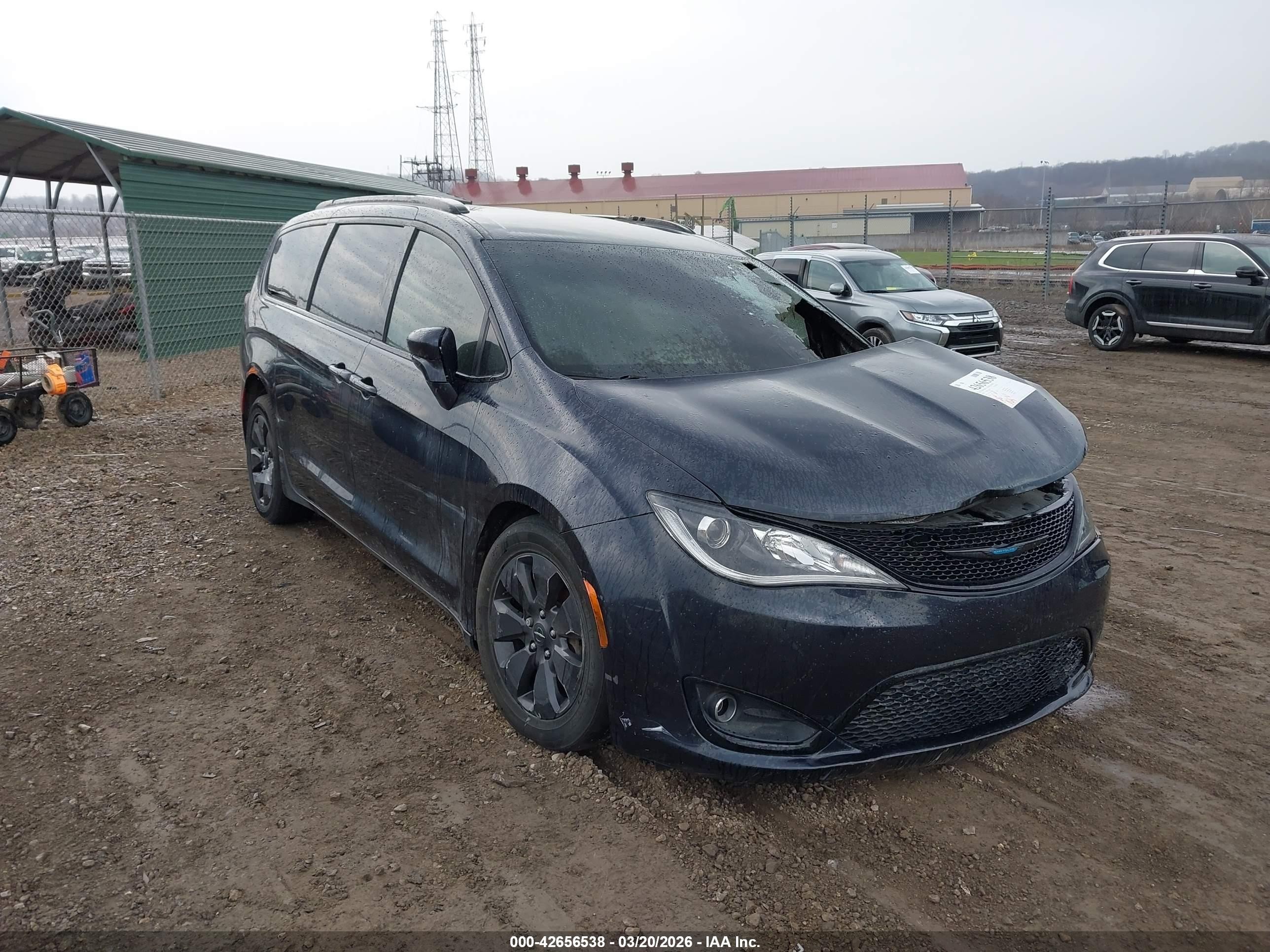 2020 Chrysler Pacifica Hybrid Touring L, VIN 2C4RC1L79LR288138 — Пожар в салоне
