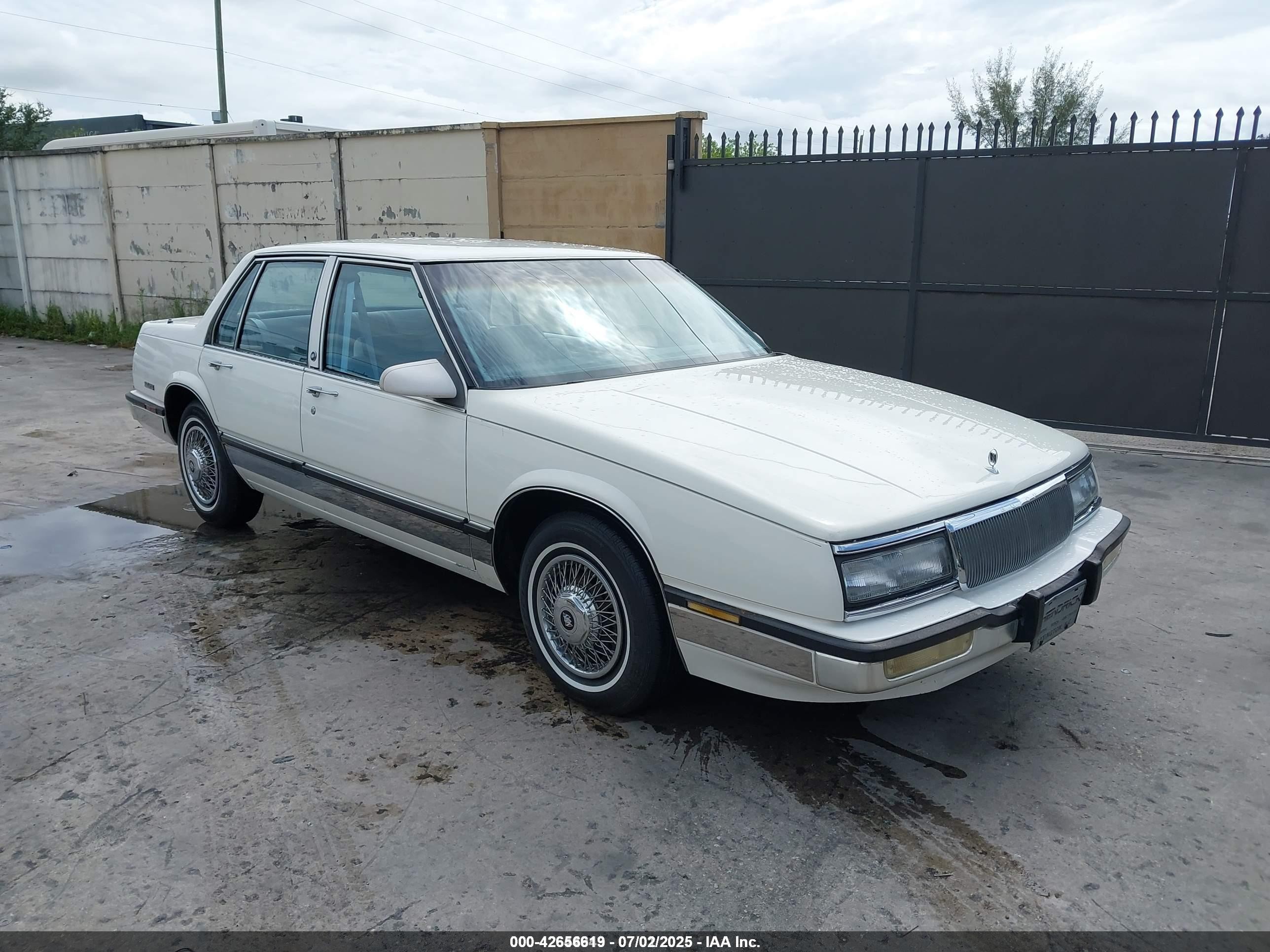 1990 Buick LeSabre Custom, VIN 1G4HP54C8LH424396 — Normal wear