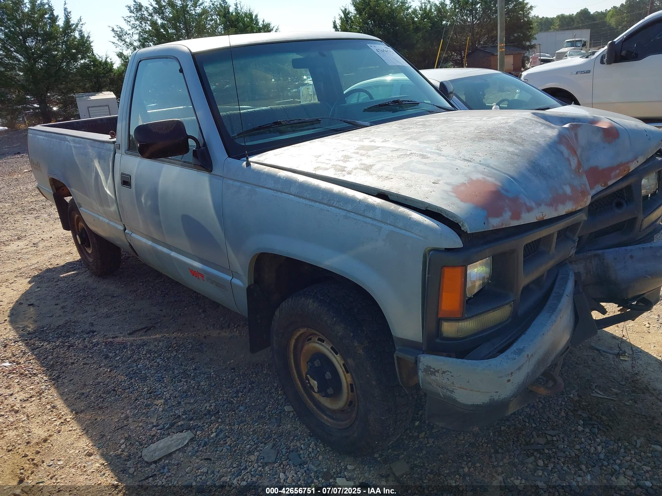 1990 Chevrolet K1500, VIN 2GCEK14Z2L1192366 — Front end