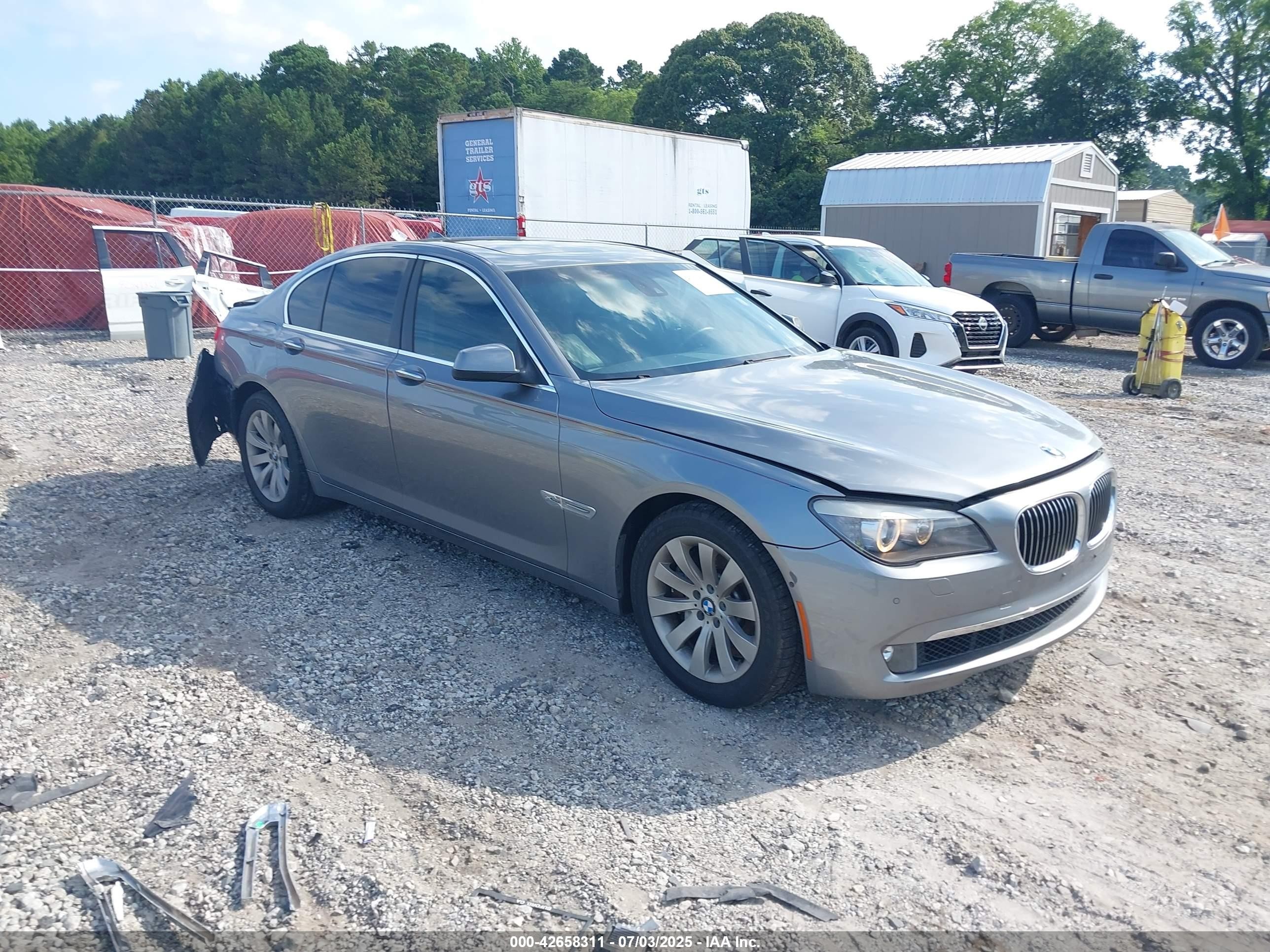 2011 BMW 7 Series 750i xDrive, VIN WBAKC6C59BC394753 — Rear end