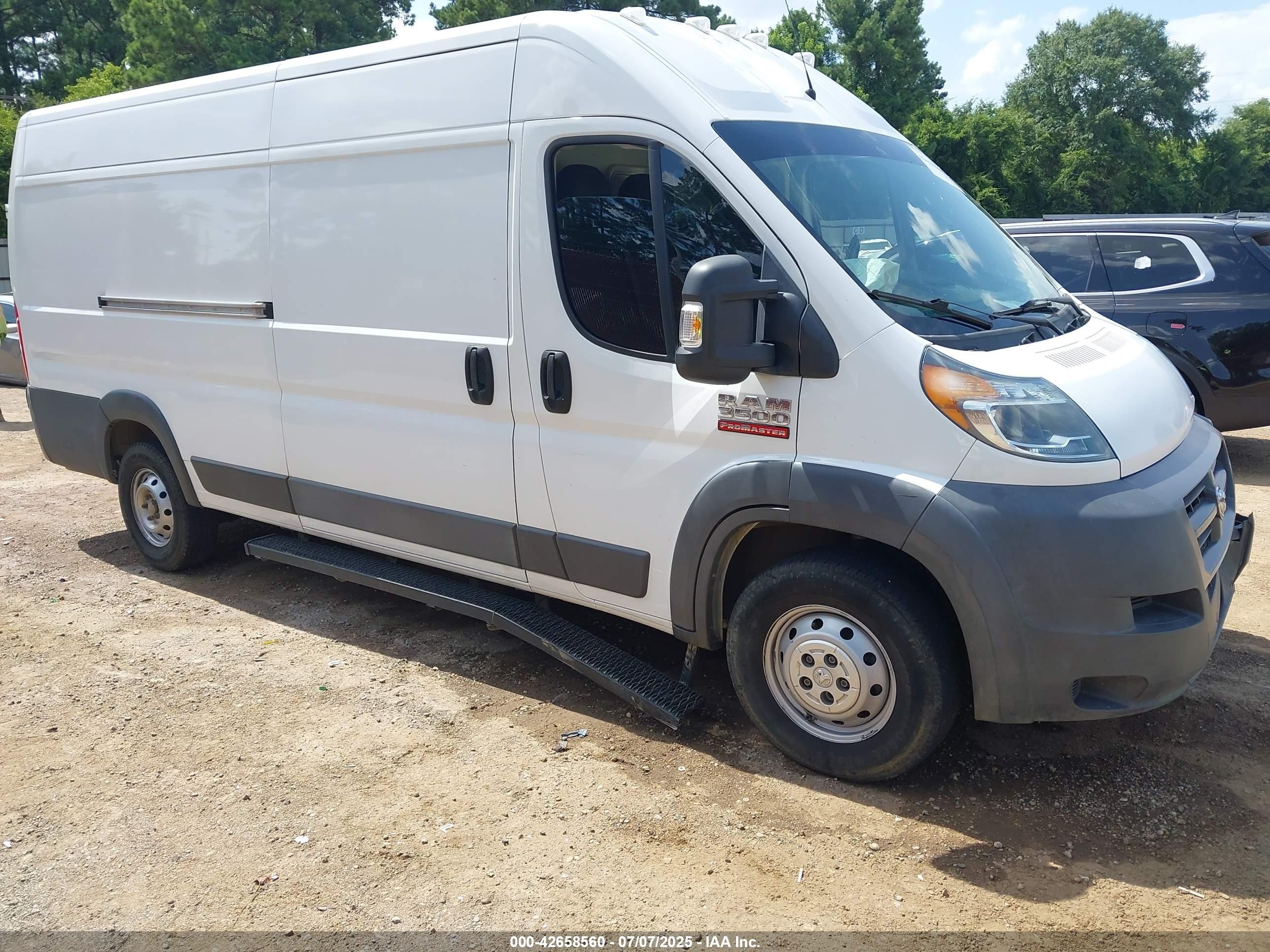 2015 Ram ProMaster, VIN 3C6URVJD4FE511305 — Front end
