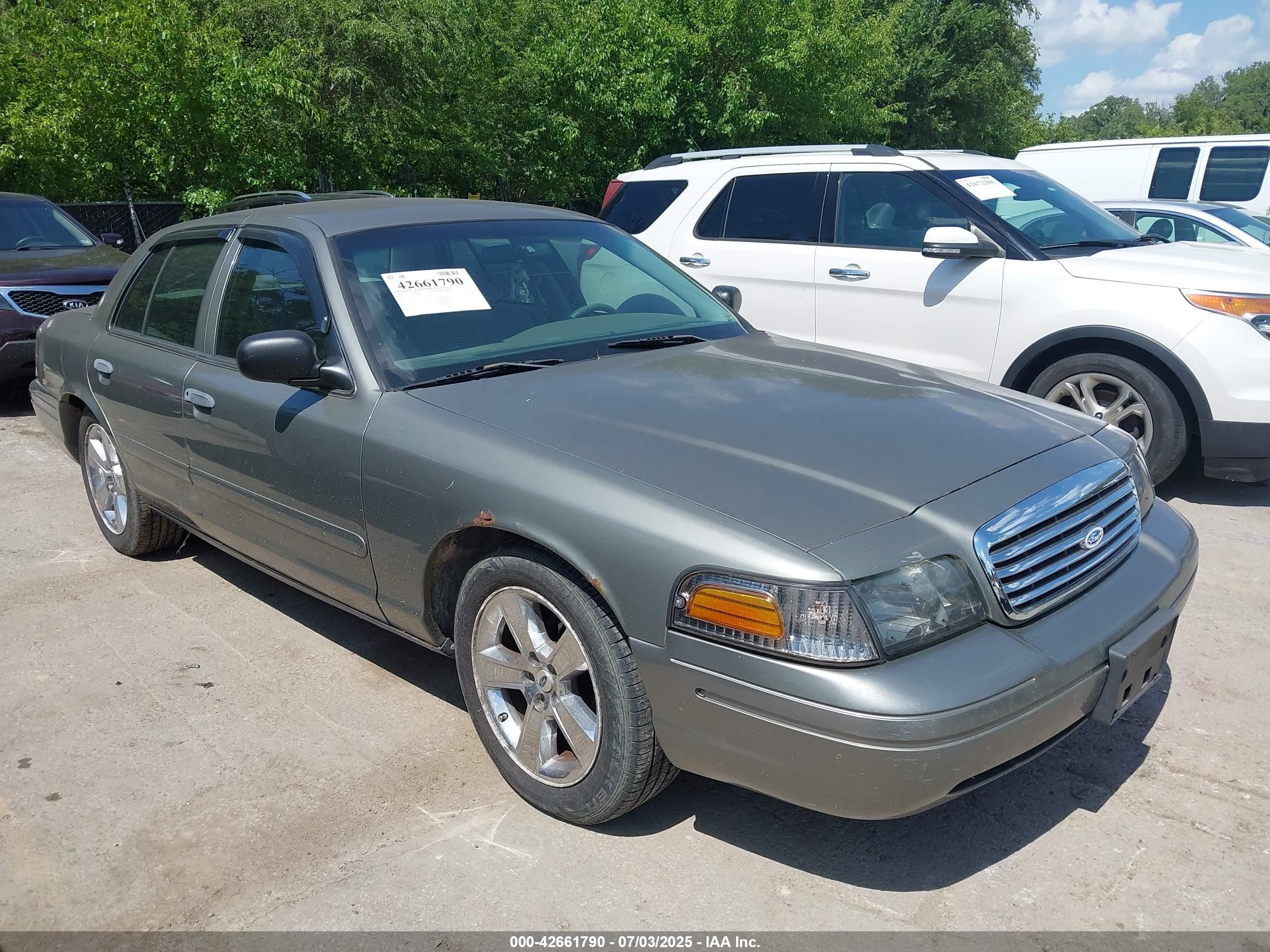 2001 Ford Crown Victoria, VIN 2FAFP72W31X188604 — Обычный износ