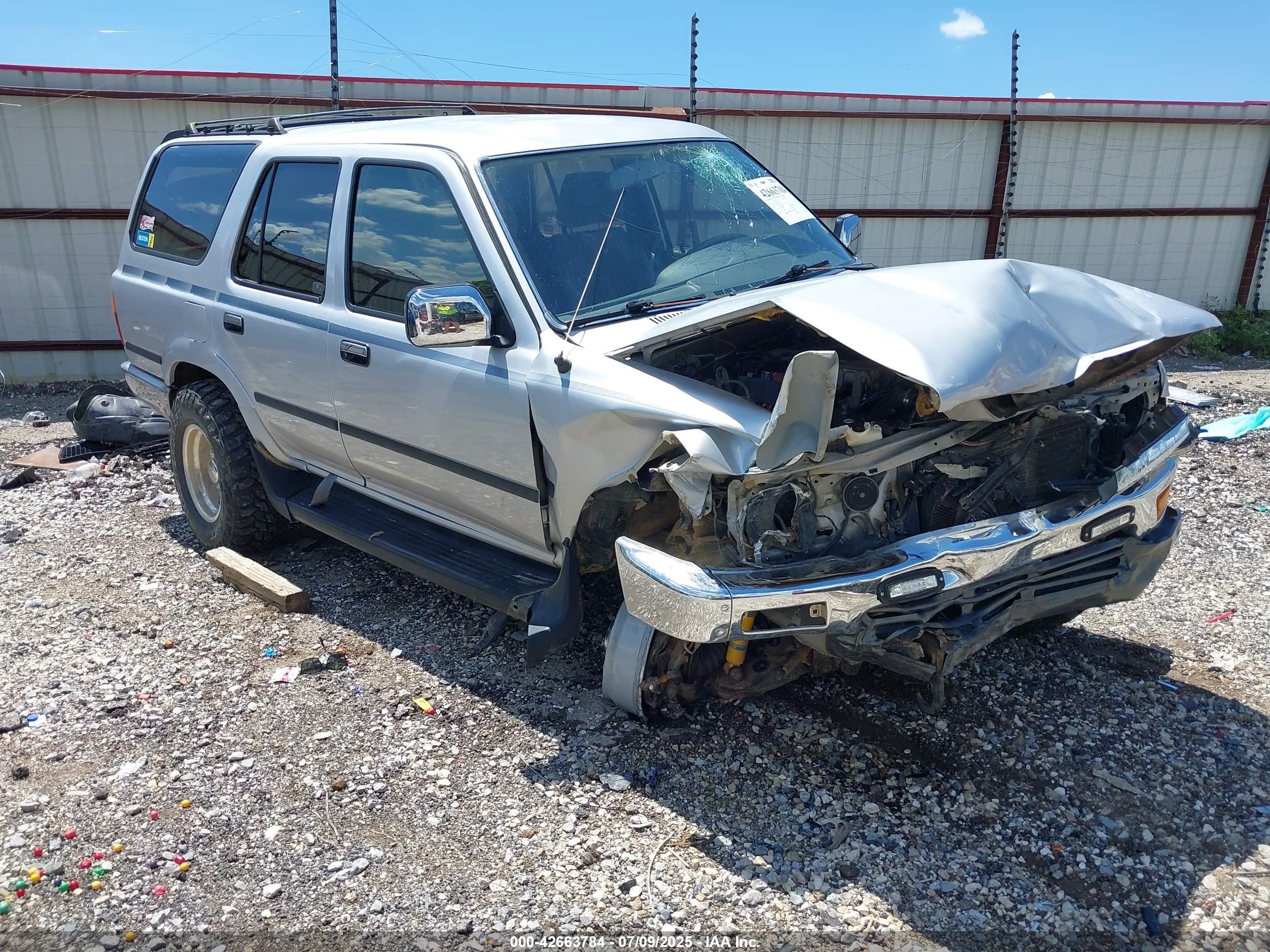 1991 Toyota 4Runner, VIN JT3VN39W6M8032138 — Front end