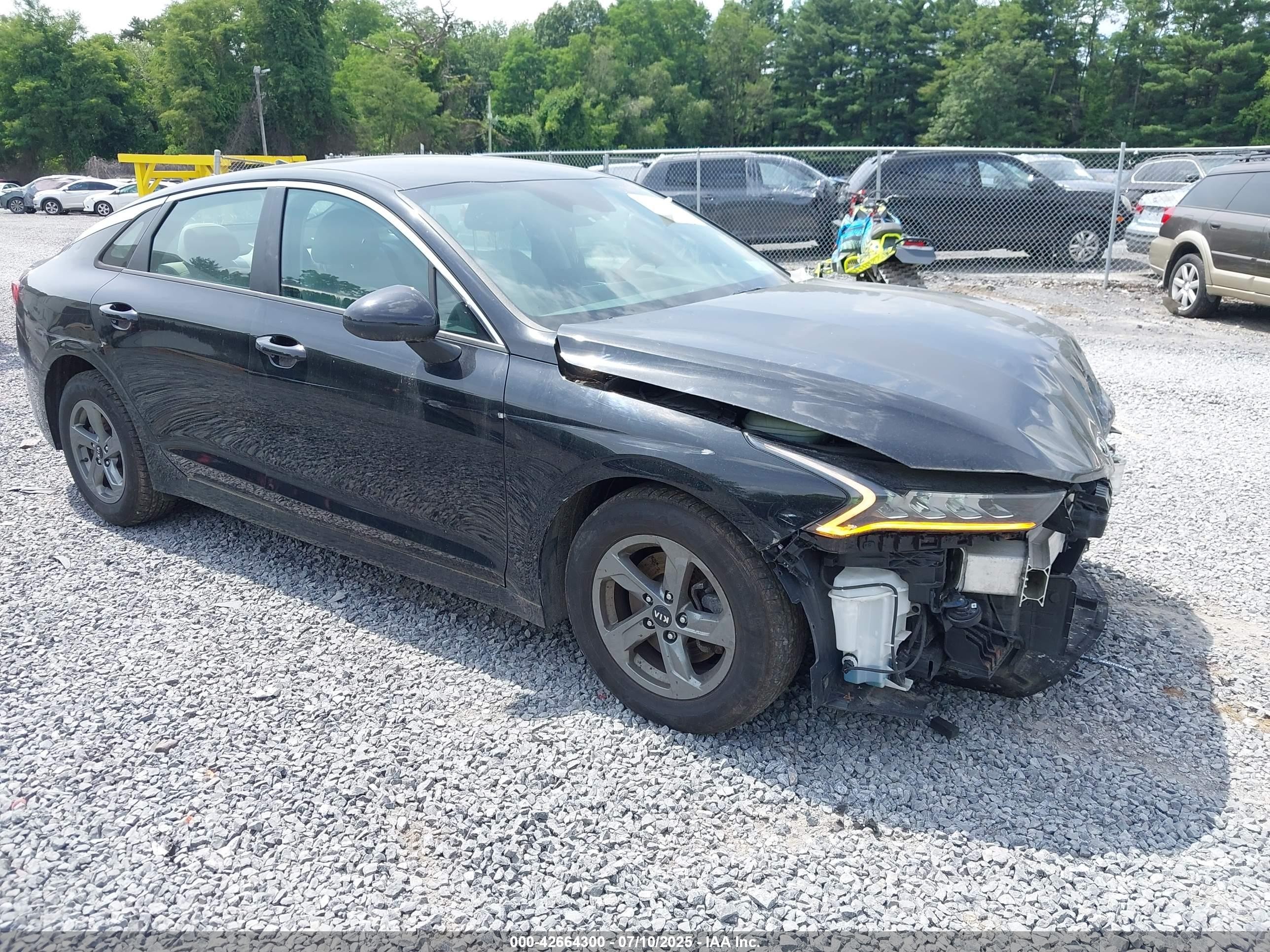 2021 Kia K5 LXS, VIN 5XXG14J2XMG013796 — Front end