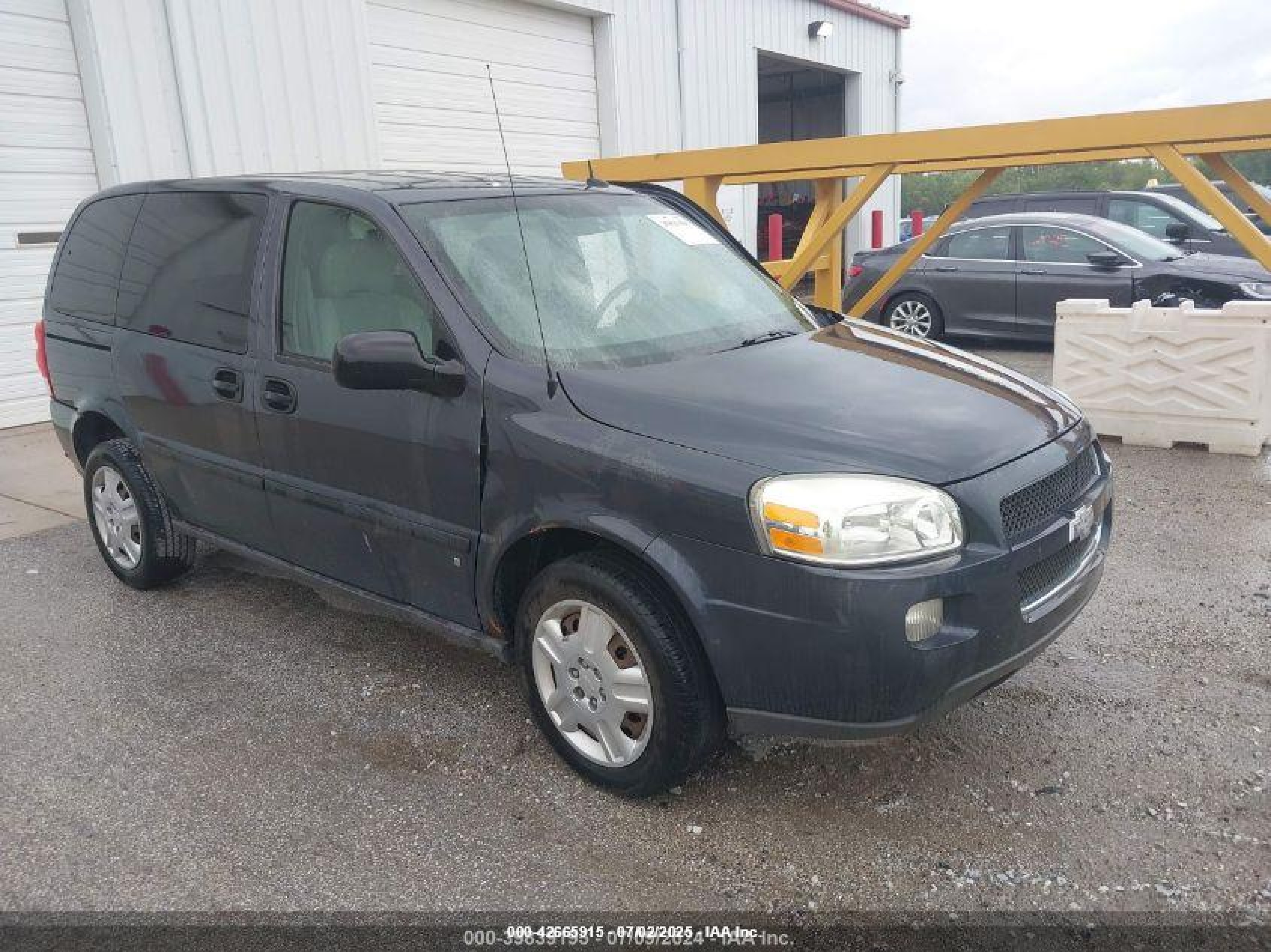 2008 Chevrolet Uplander LS, VIN 1GNDU23W78D205439 — Side