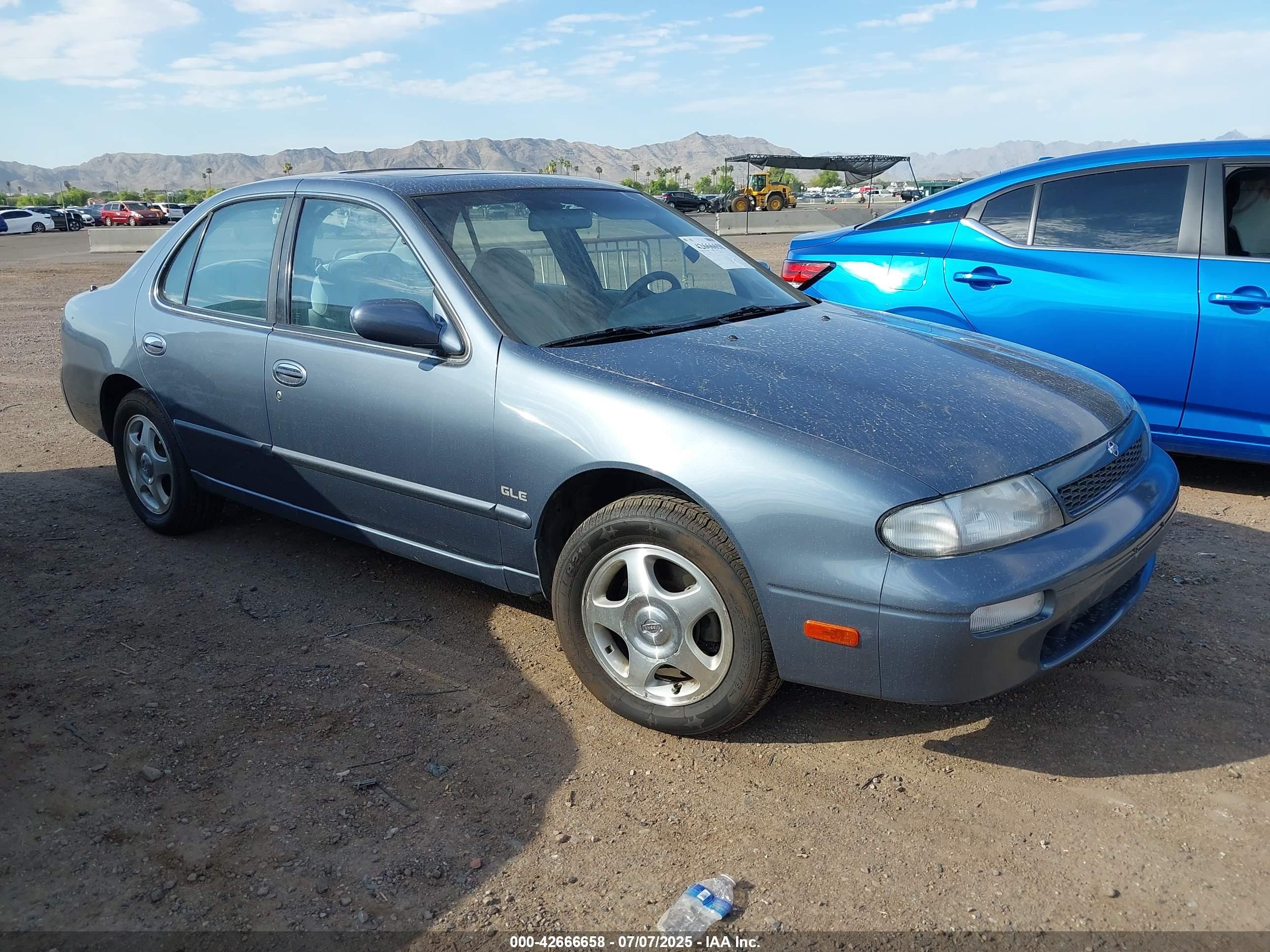 1993 Nissan Altima GLE, VIN 1N4BU31F8PC190517 — Normal wear
