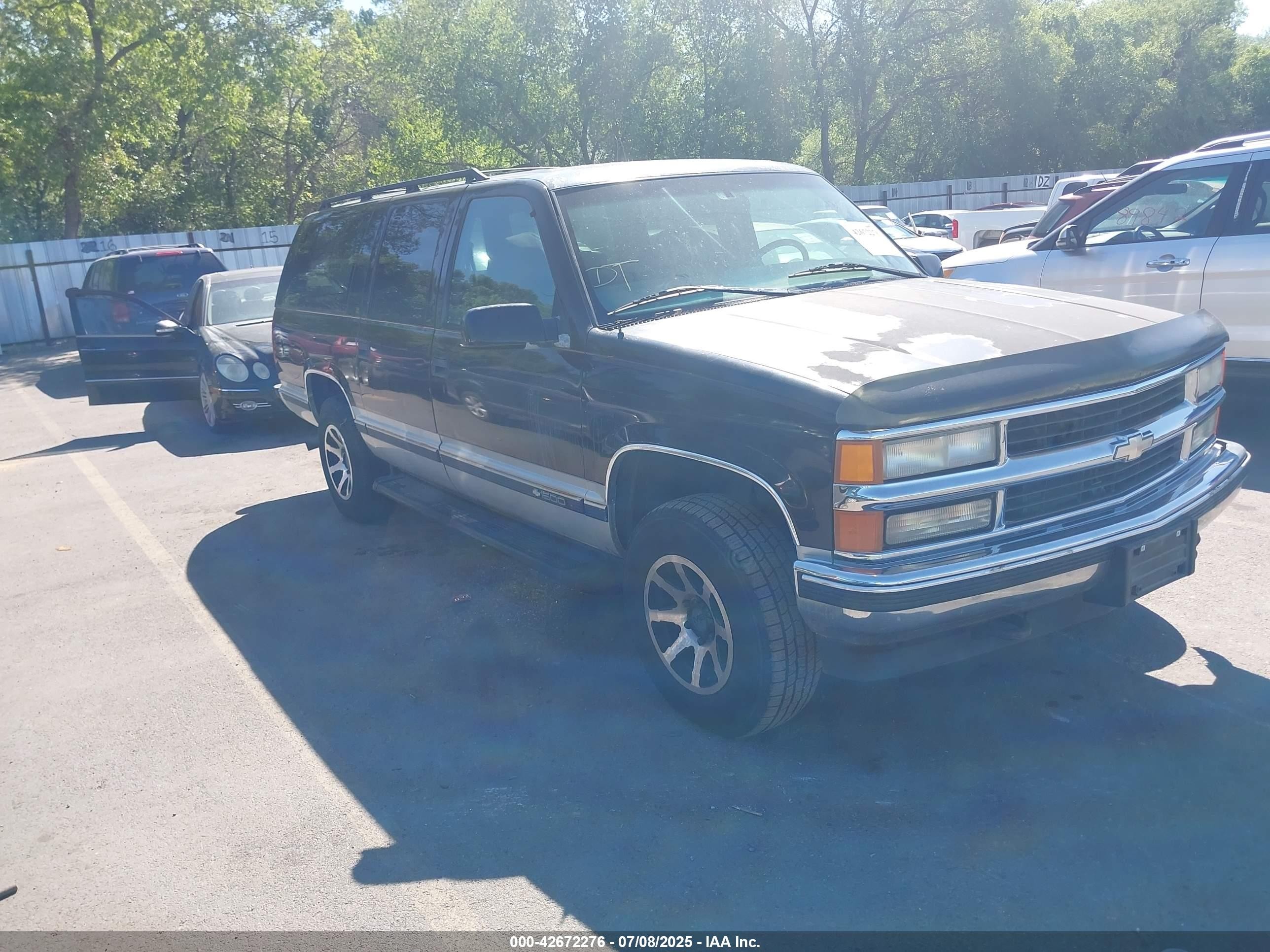 1997 Chevrolet Suburban, VIN 3GNFK16R3VG137993 — All over