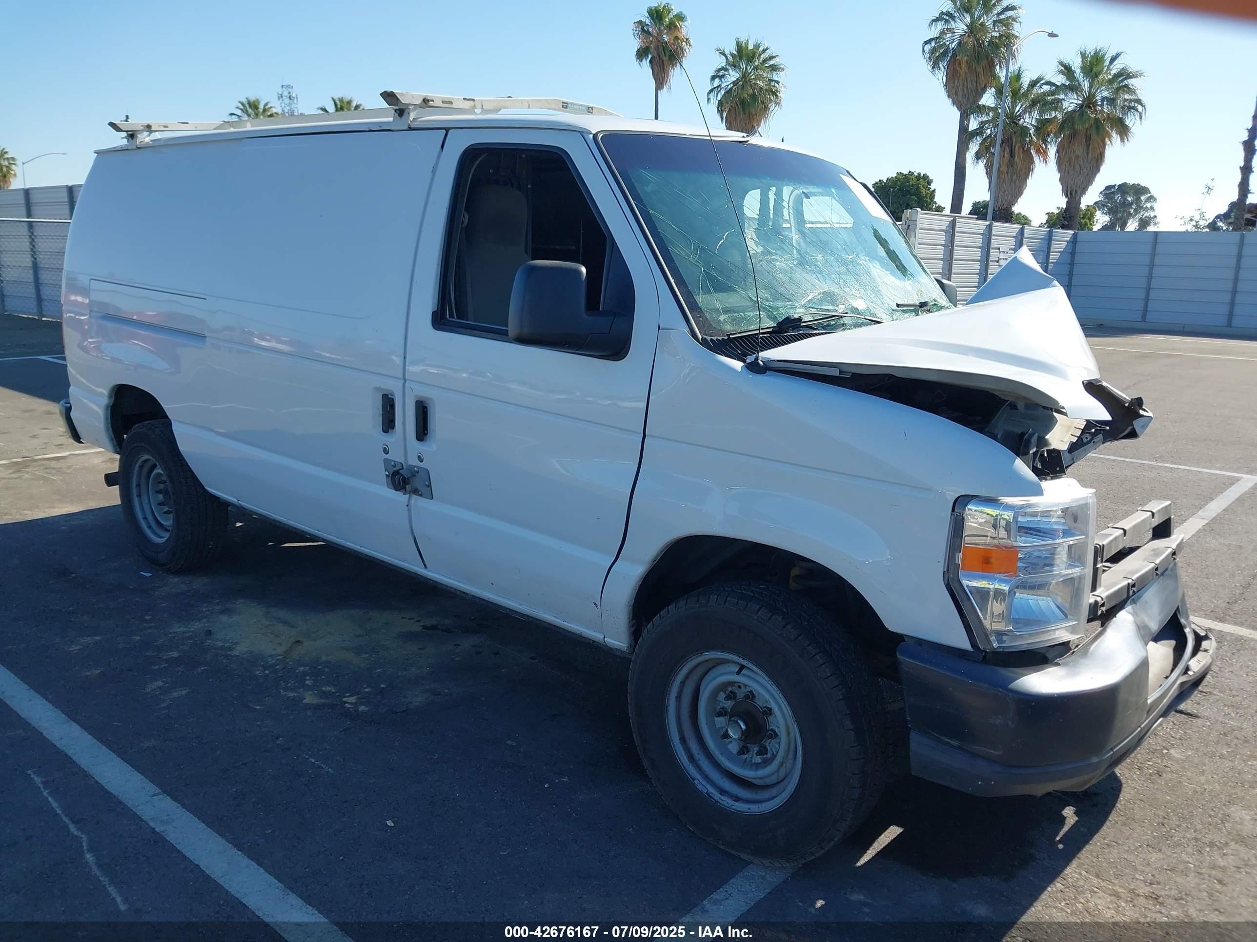 2011 Ford Econoline Cargo Commercial, VIN 1FTNE2EL7BDA94086 — Front end