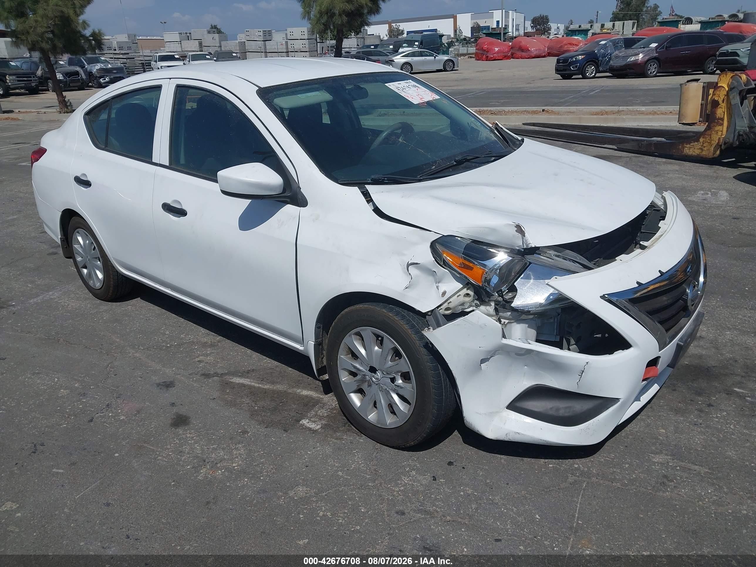 2016 Nissan Versa SV, VIN 3N1CN7AP9GL905405 — Front end