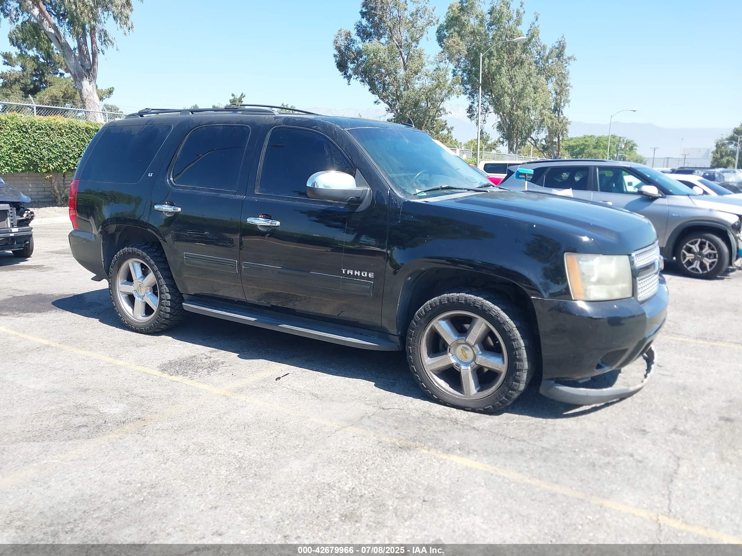 2009 Chevrolet Tahoe 2LT, VIN 1GNFC23059R295332 — Side