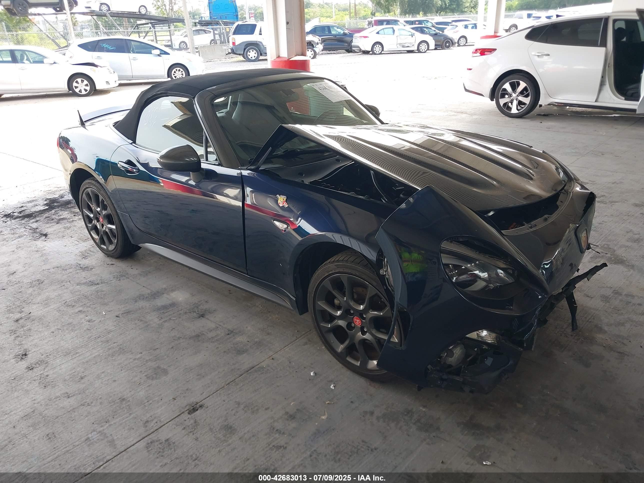 2019 FIAT 124 Spider Lusso, VIN JC1NFAEK6K0142695 — Front end