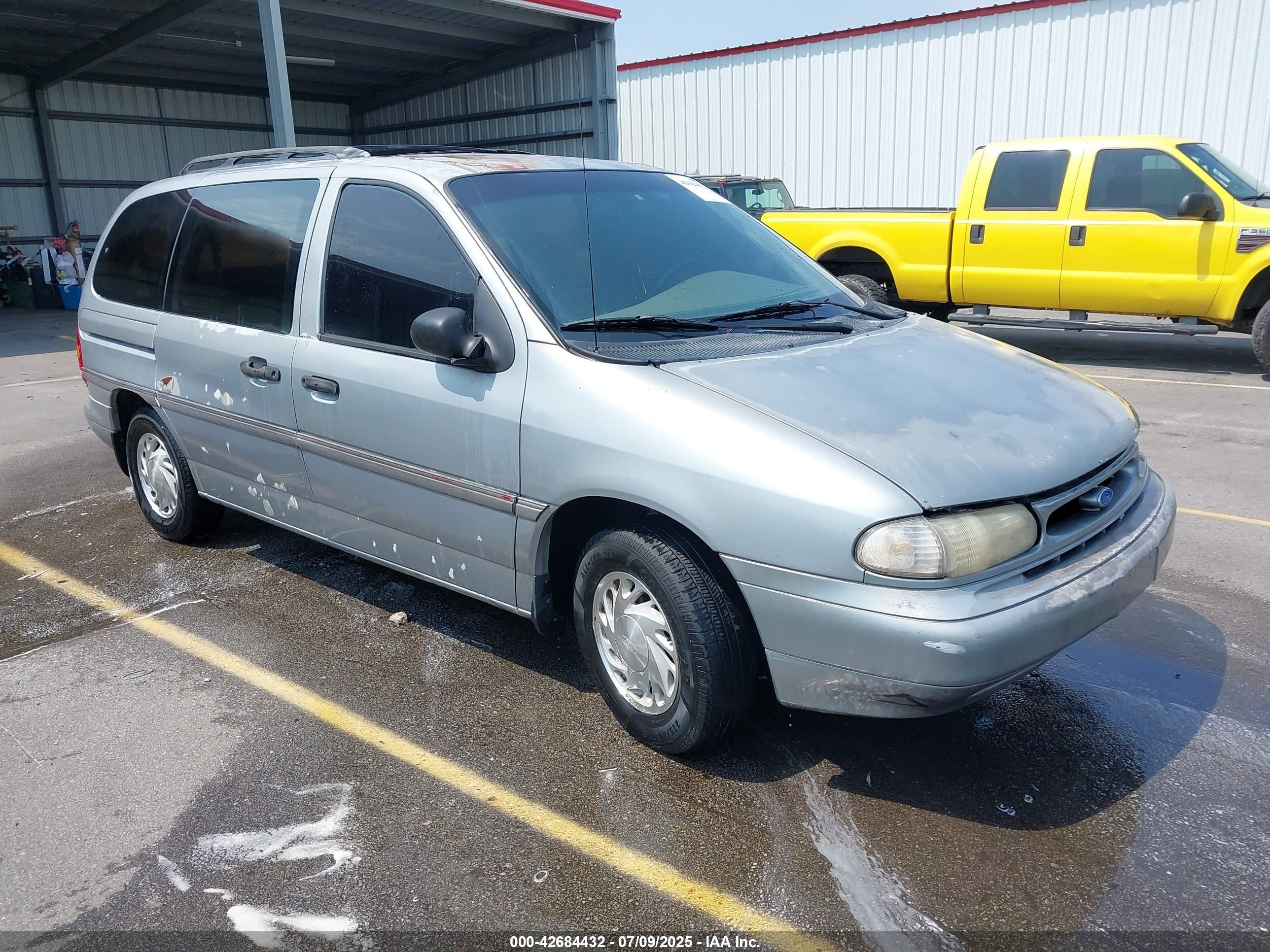 1995 Ford Windstar GL, VIN 2FMDA5141SBB09433 — Front end