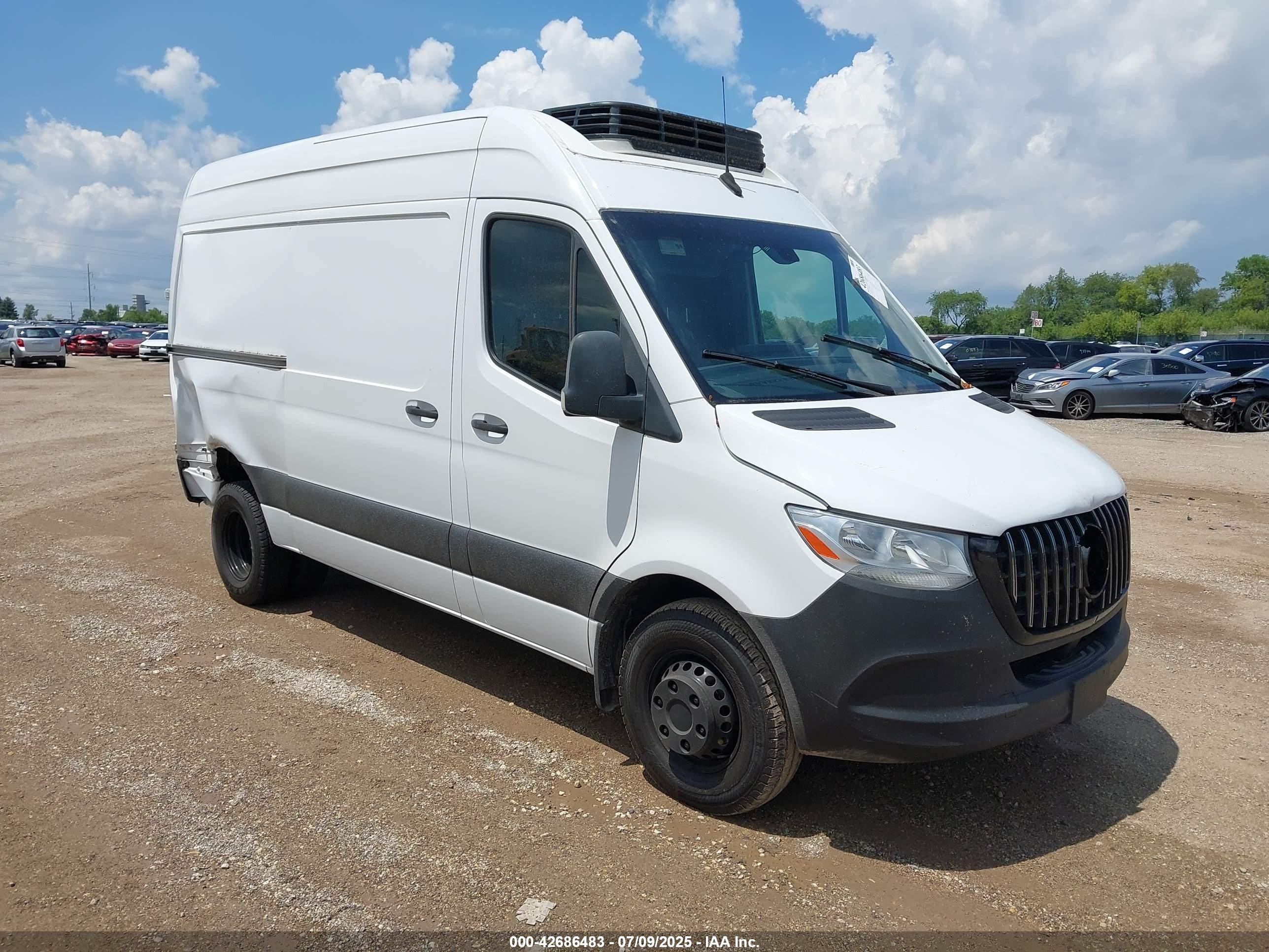 2019 Freightliner Sprinter, VIN WDRPF0CD0KT003350 — Side
