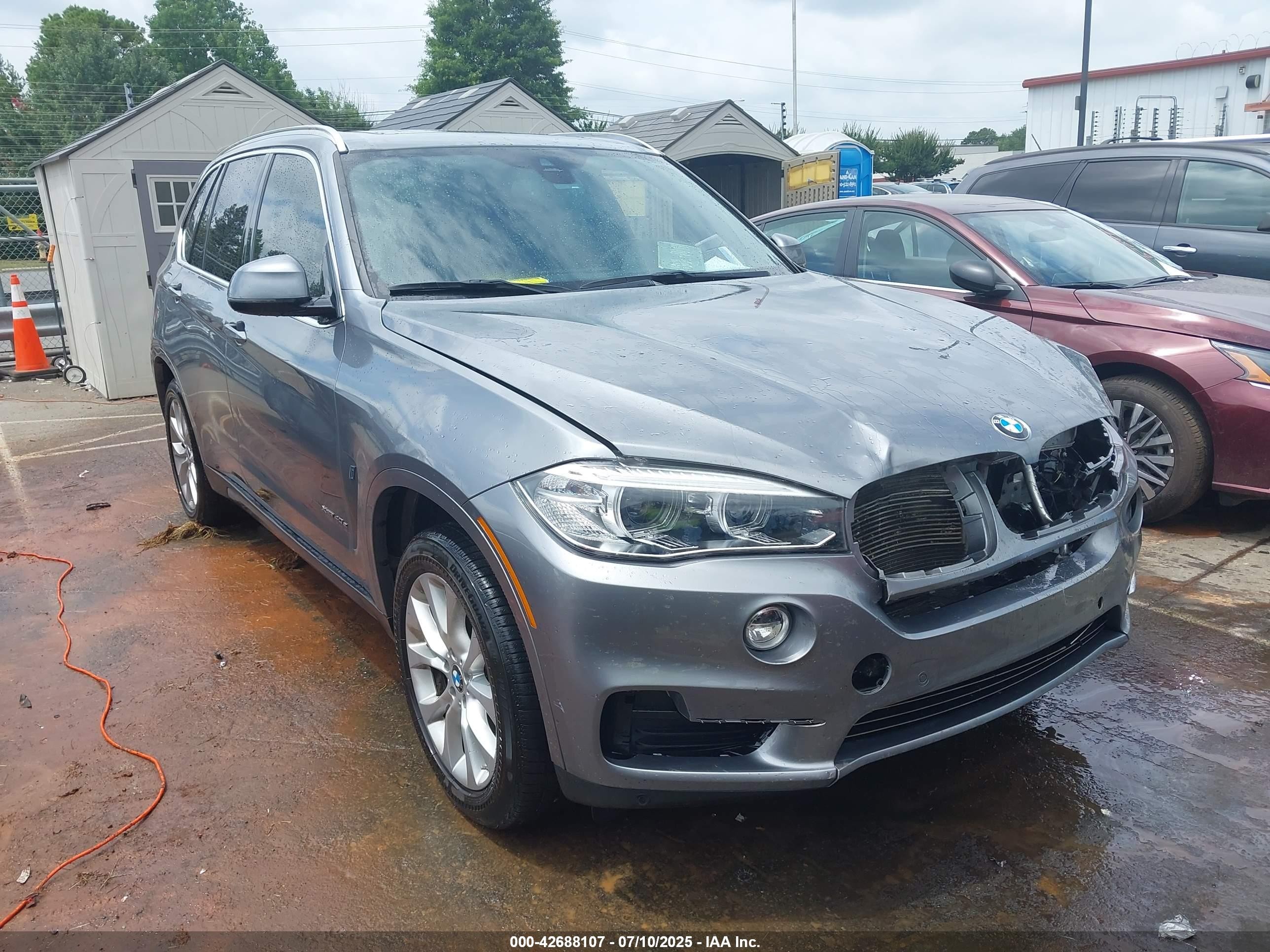 2018 BMW X5 xDrive40e, VIN 5UXKT0C56J0W00156 — Front end