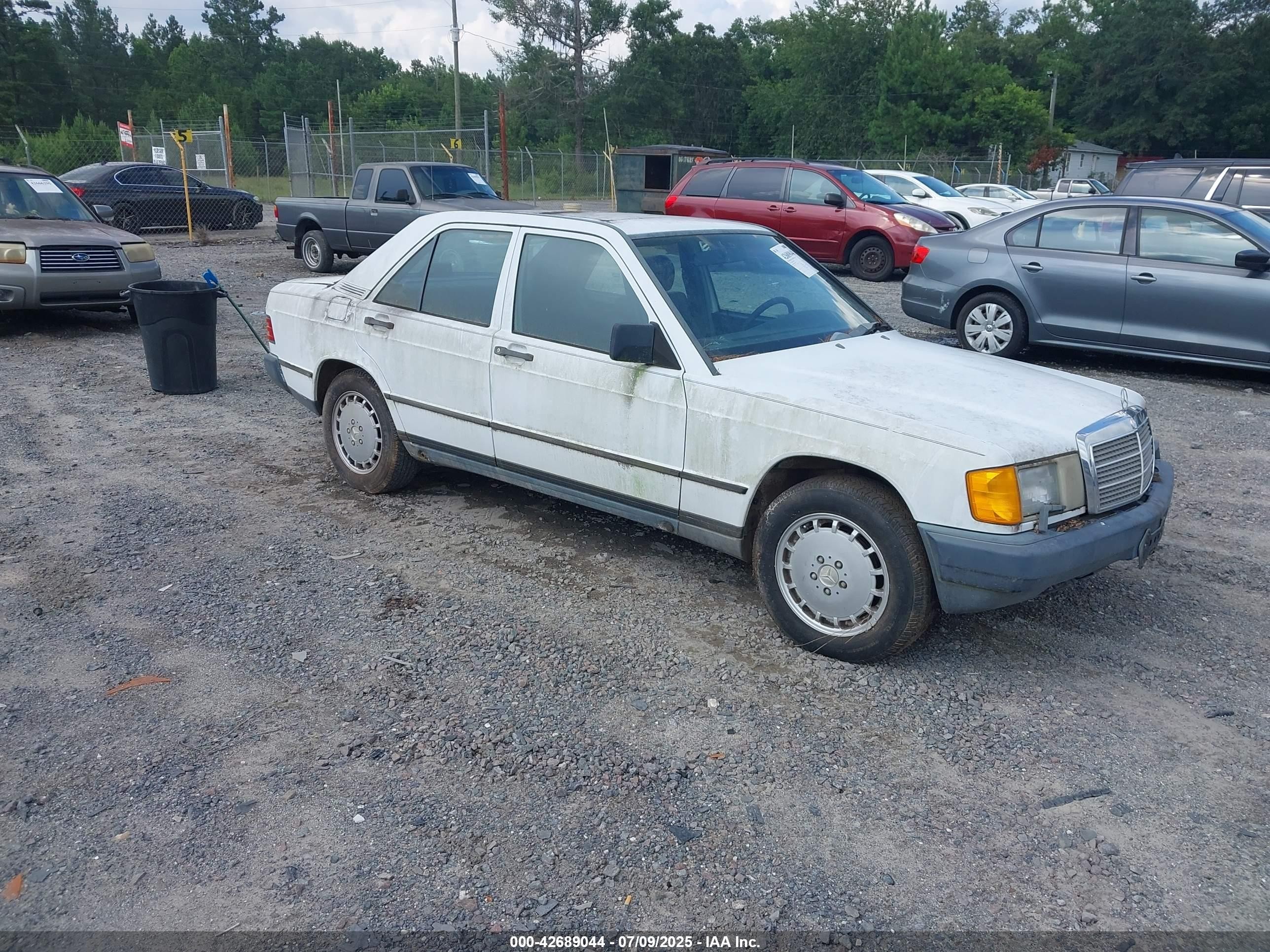 1987 Mercedes-Benz 190 E, VIN WDBDA28DXHF390324 — Front end