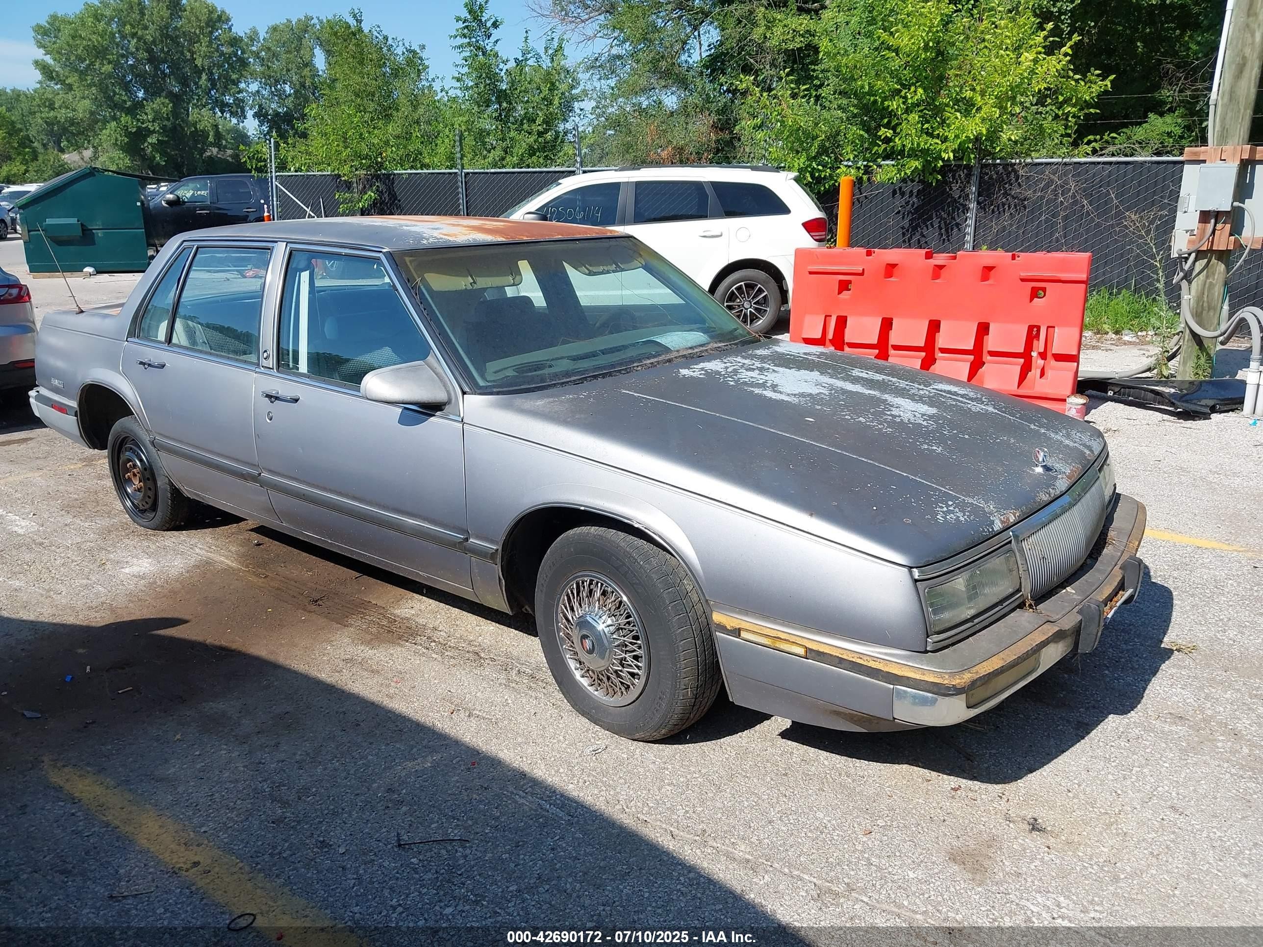 1990 Buick LeSabre Custom, VIN 1G4HP54C4LH533678 — Normal wear