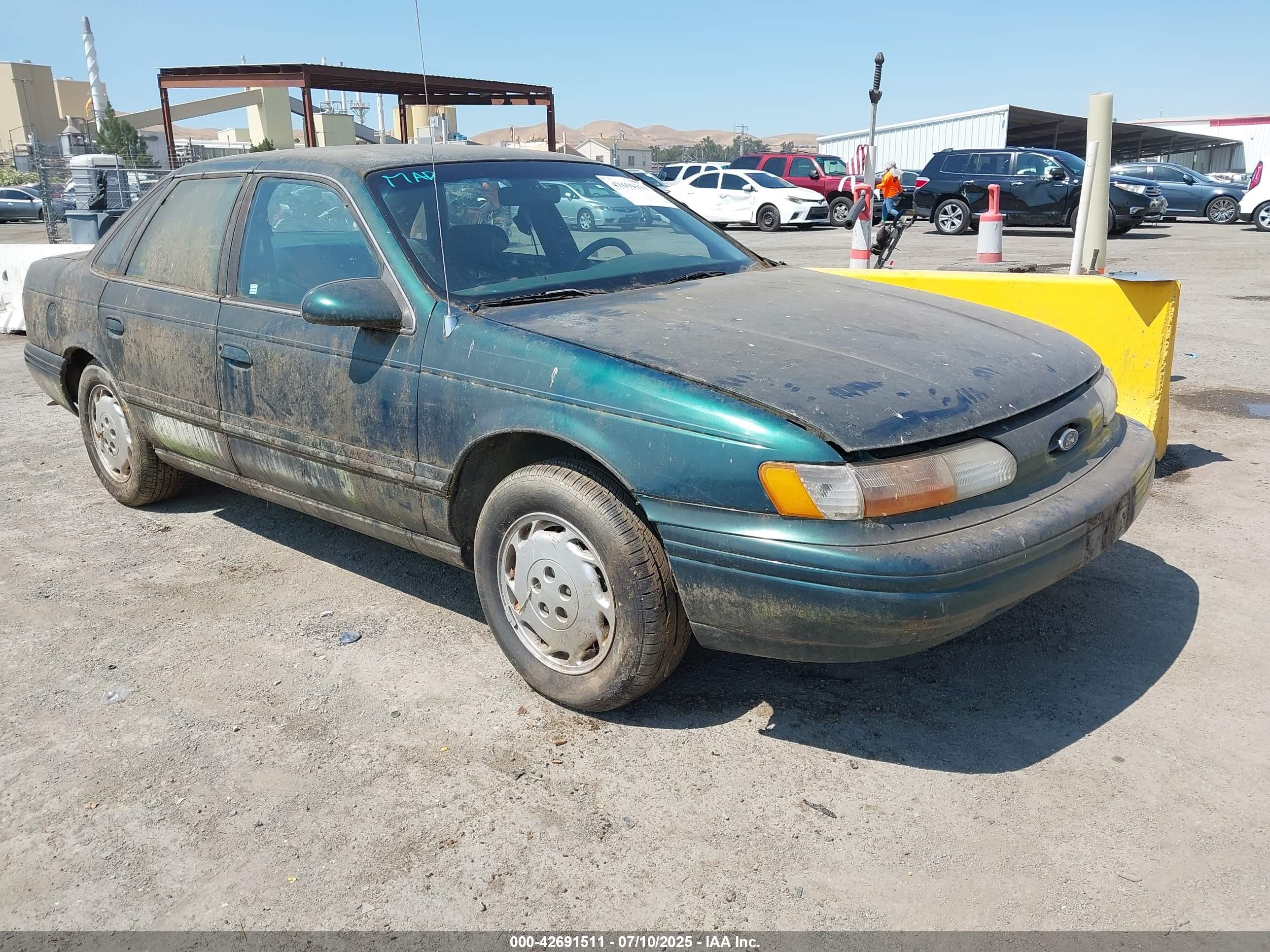 1994 Ford Taurus, VIN 1FALP5218RG225675 — Normal wear