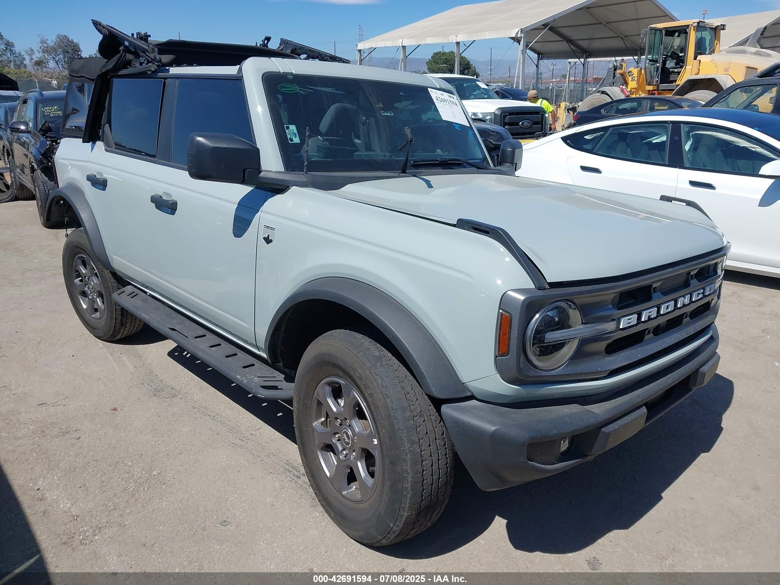 2023 Ford Bronco, VIN 1FMEE5BP1PLB29674 — Зад