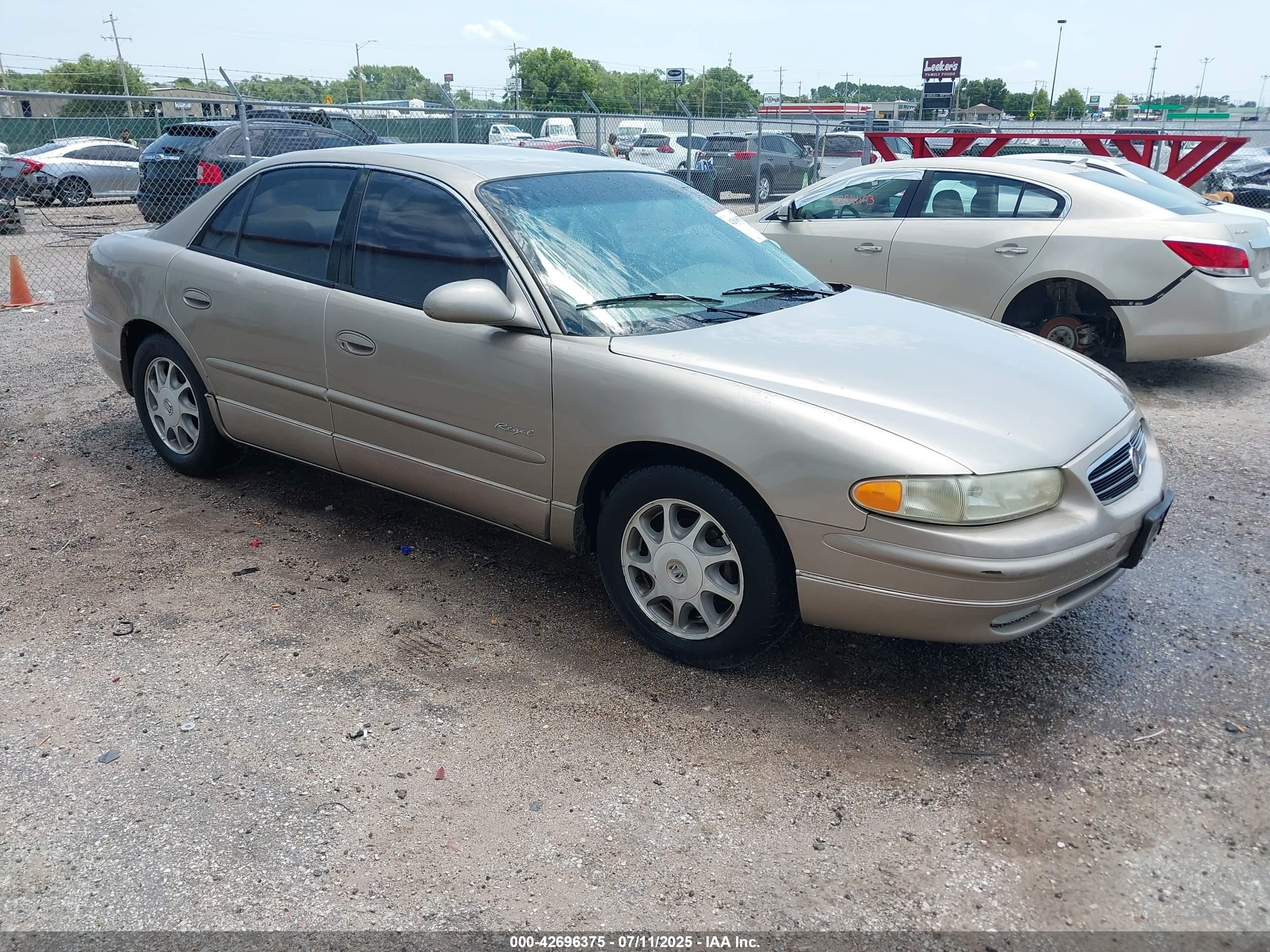 1997 Buick Regal LS, VIN 2G4WB52K9V1437535 — Град