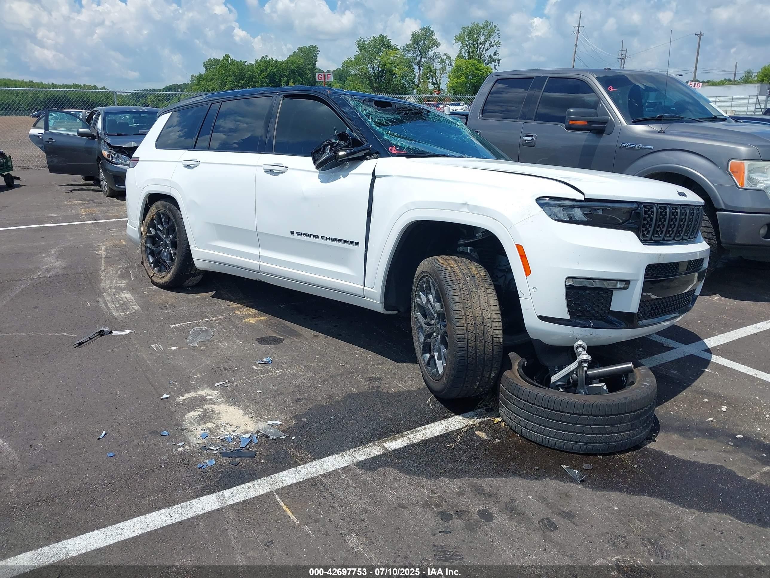 2025 Jeep Grand Cherokee Summit Reserve, VIN 1C4RJKEG0S8632801 — Rear end