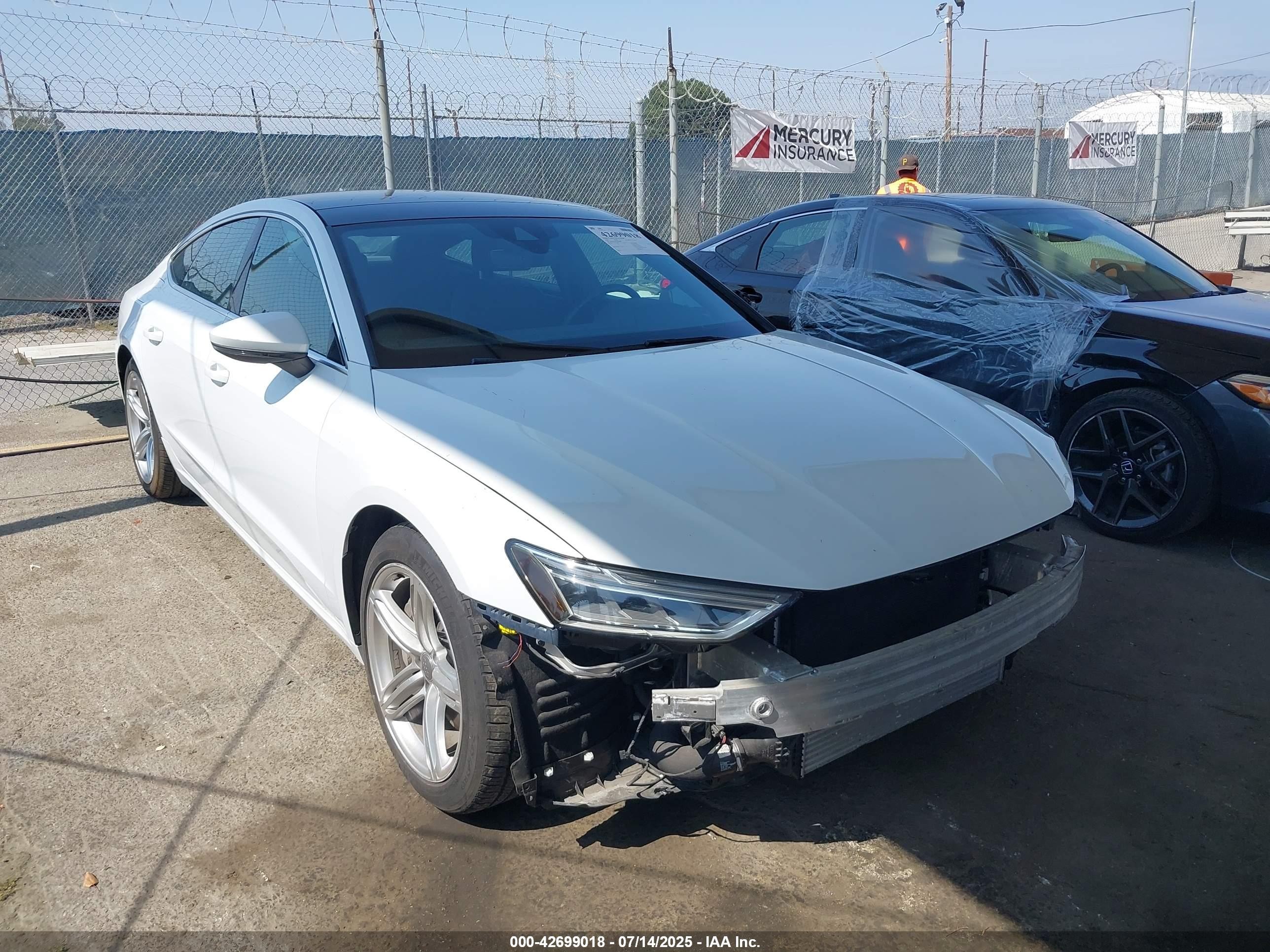 2020 Audi A7 Premium, VIN WAUP2AF29LN006892 — Перед