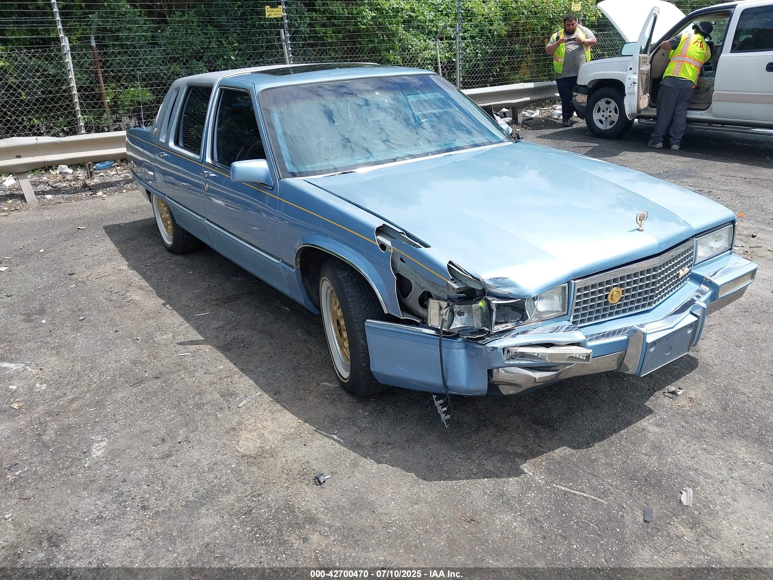 1990 Cadillac DeVille, VIN 1G6CD533XL4338381 — Front end