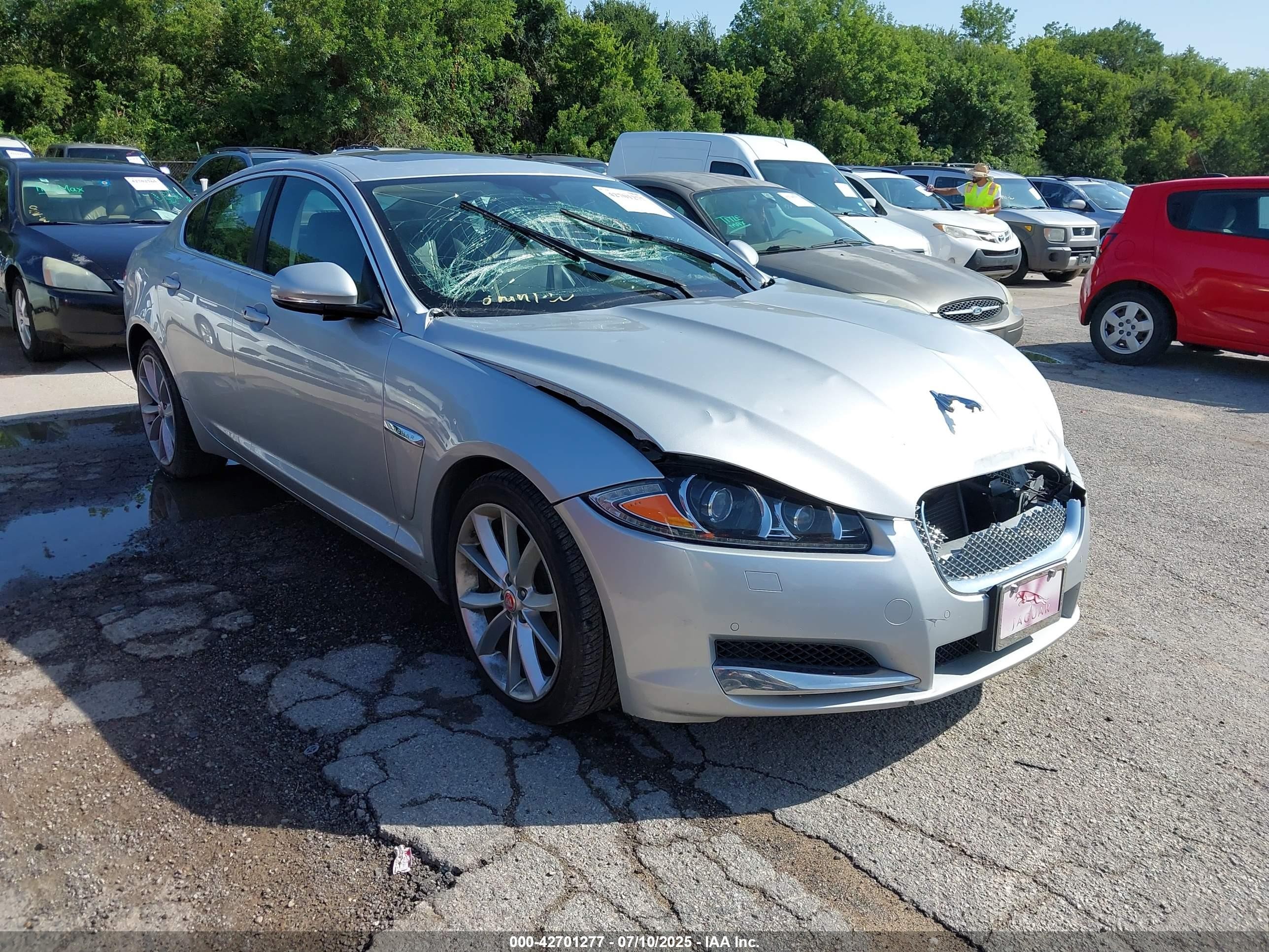 2015 Jaguar XF Portfolio, VIN SAJWA0F70F8U67359 — Front end