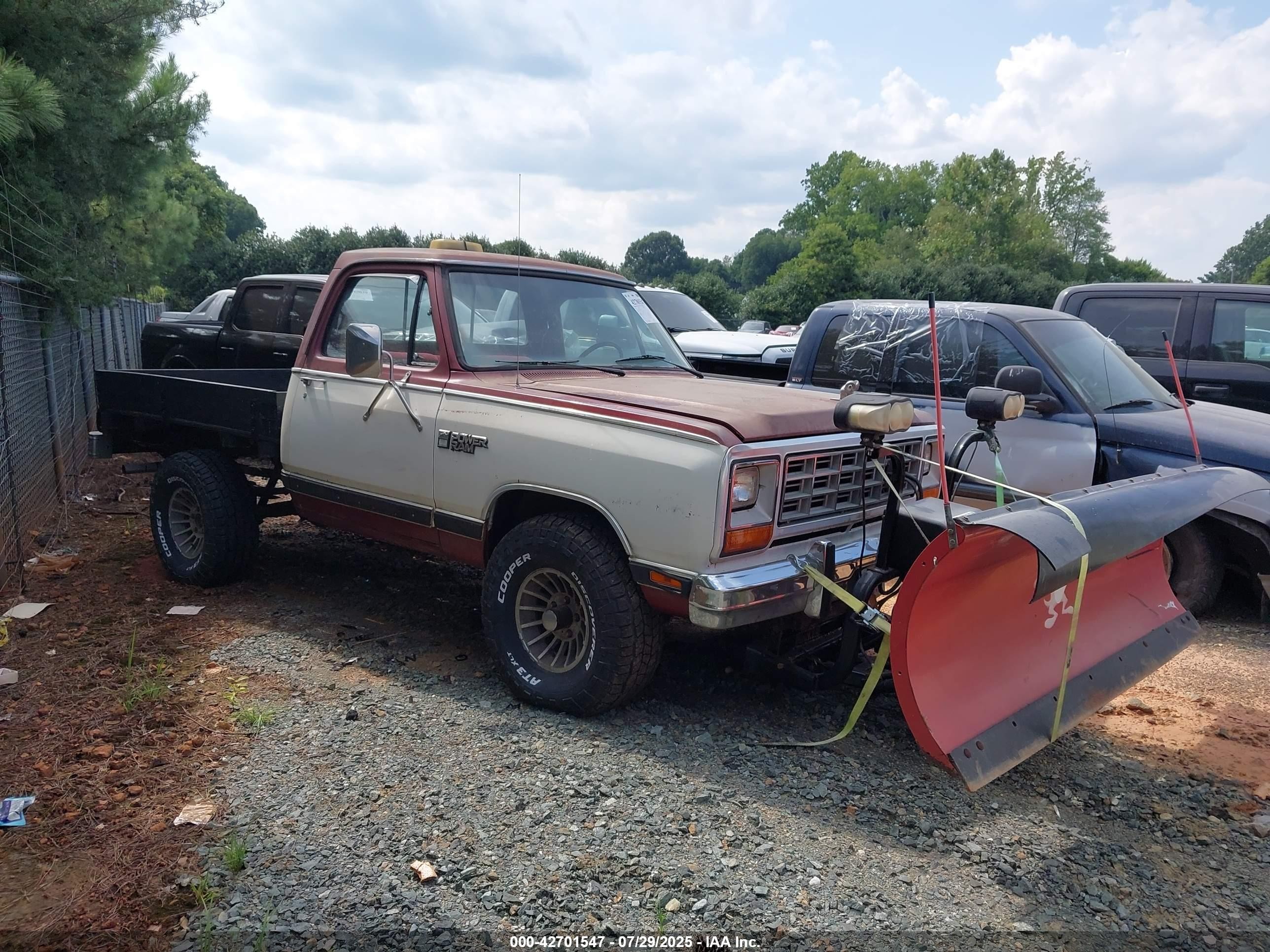1985 Dodge W SERIES, VIN 1B7HW14W4FS651439 — Side