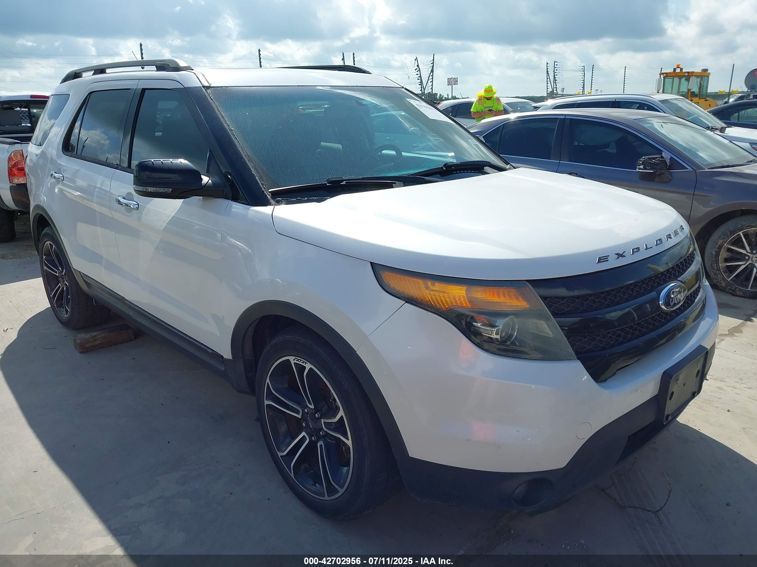 2014 Ford Explorer Sport, VIN 1FM5K8GT2EGA37267 — Перед
