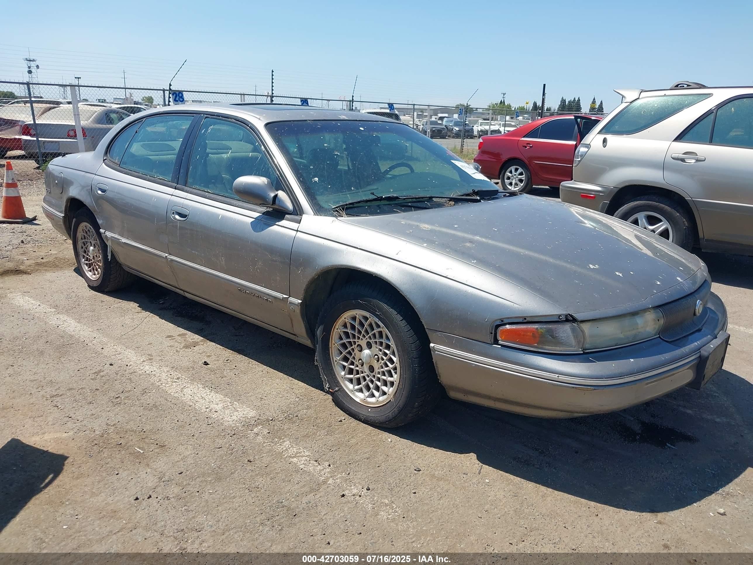 1995 Chrysler LHS, VIN 2C3HC56F3SH688405 — Front end