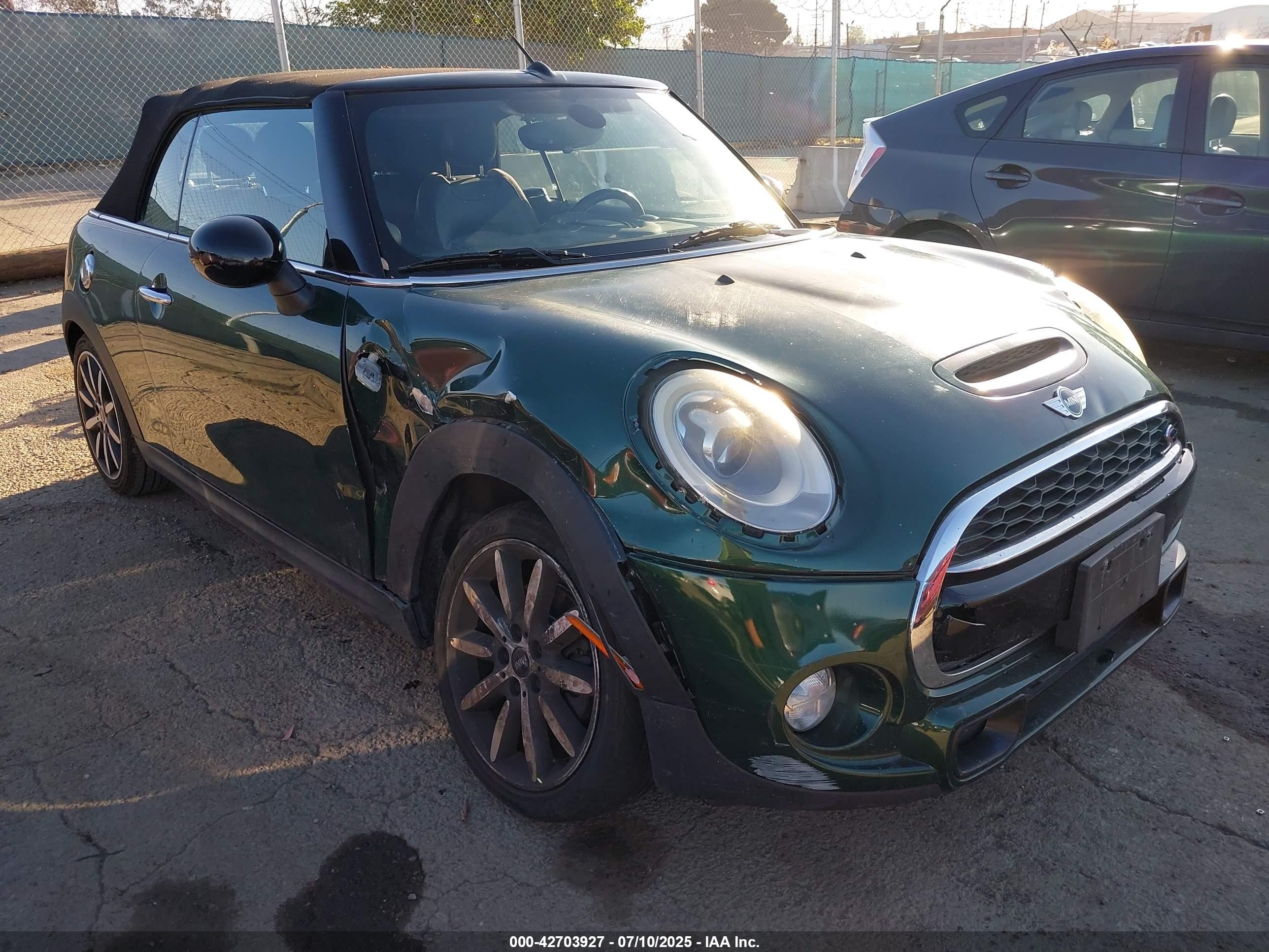 2016 MINI Convertible S, VIN WMWWG9C52G3A91914 — Перед
