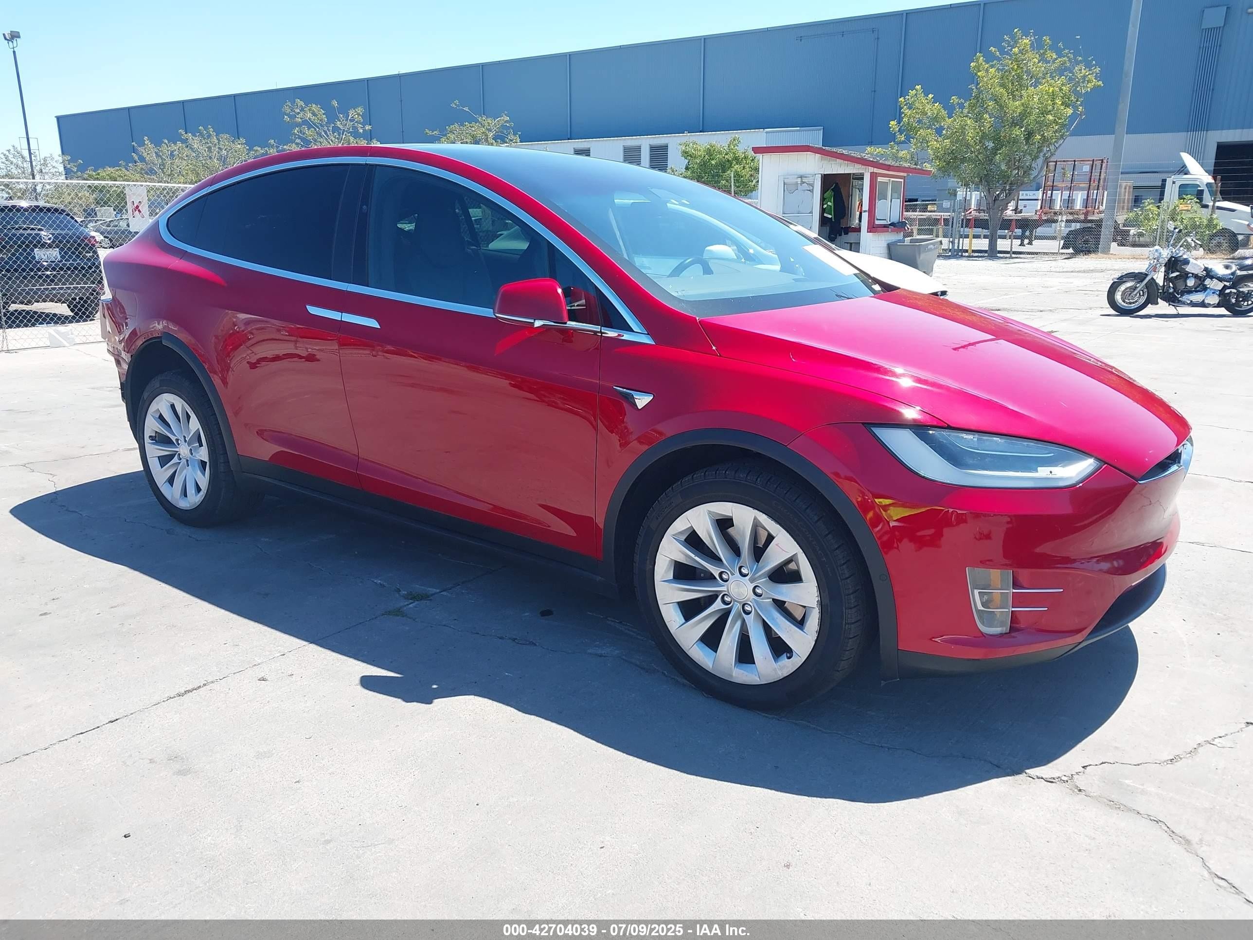 2019 Tesla Model X 75D, VIN 5YJXCAE27KF207351 — Rear end
