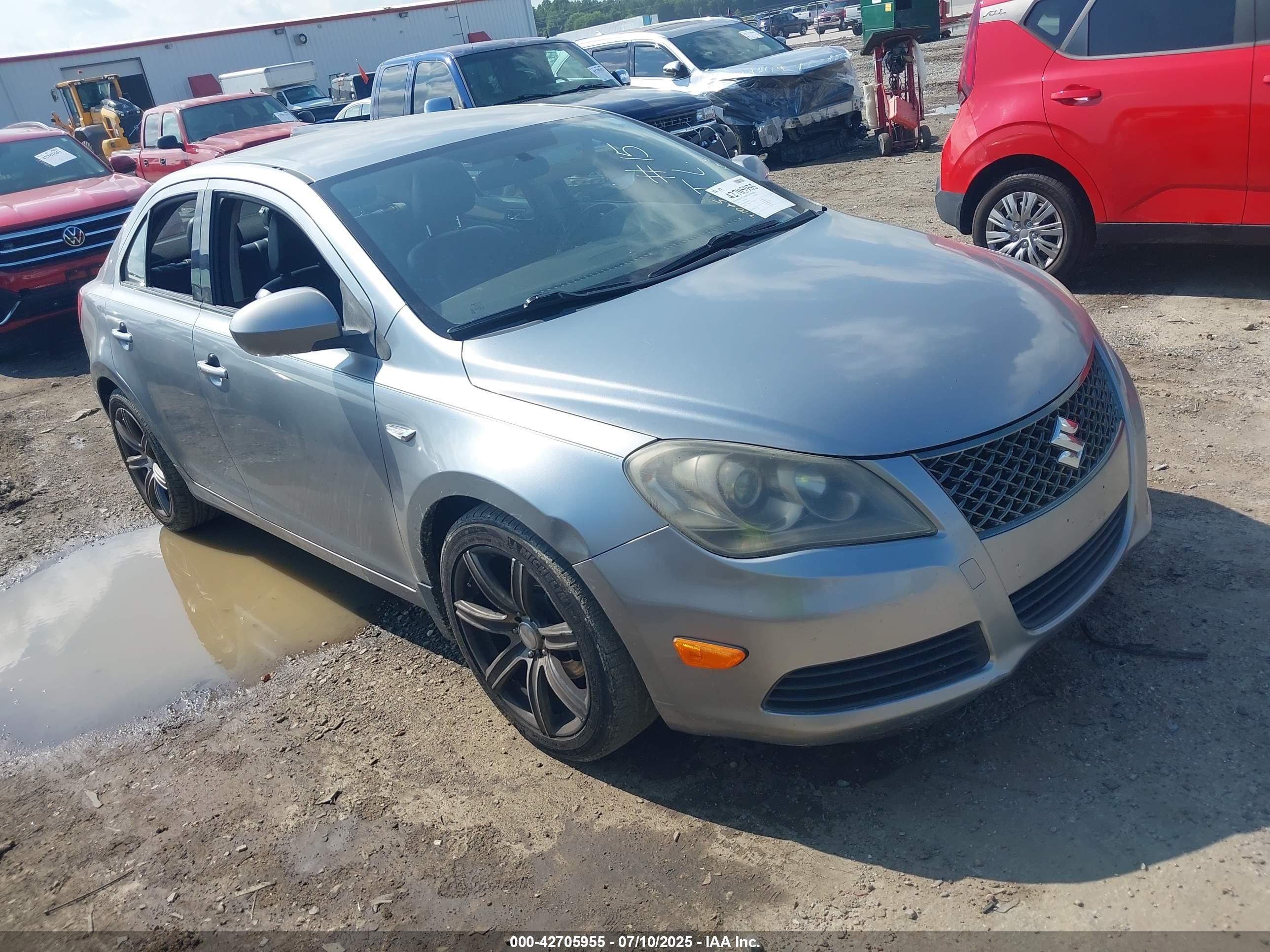 2012 Suzuki Kizashi SE, VIN JS2RE9A38C6100215 — Side