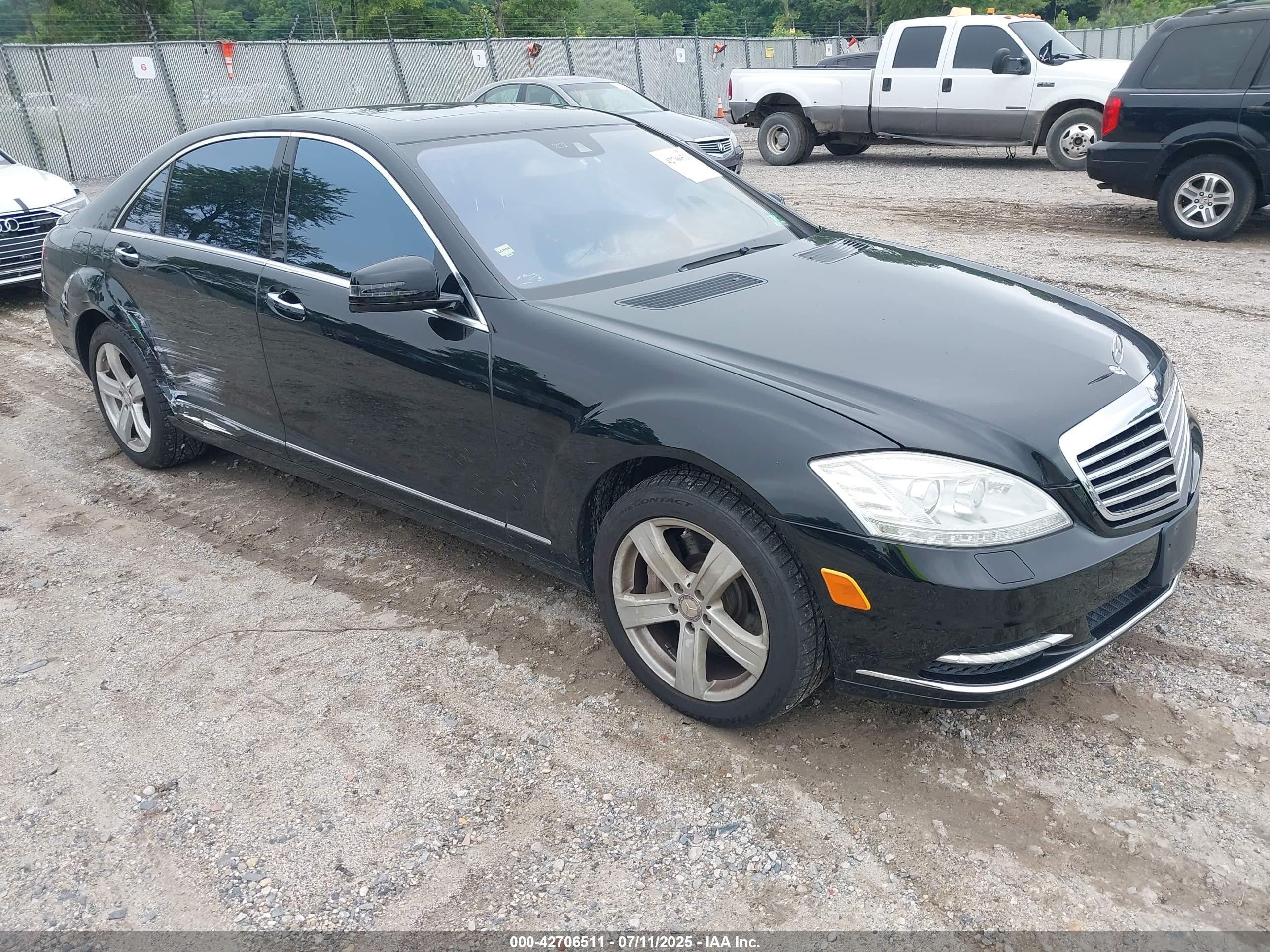 2010 Mercedes-Benz S 550, VIN WDDNG8GB2AA349203 — Rear end