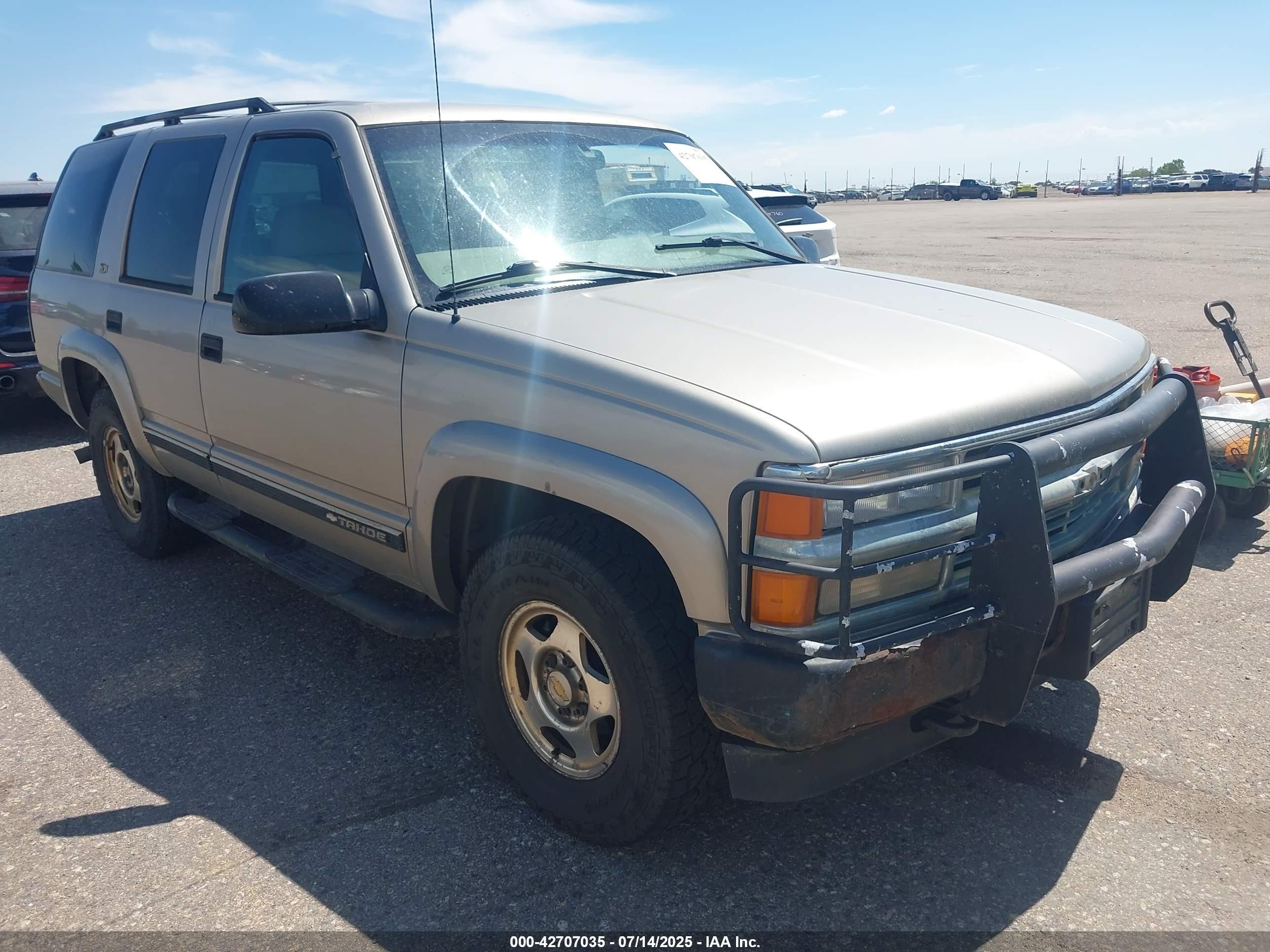 2000 Chevrolet Tahoe Z71, VIN 1GNEK13R0YR149121 — Hail